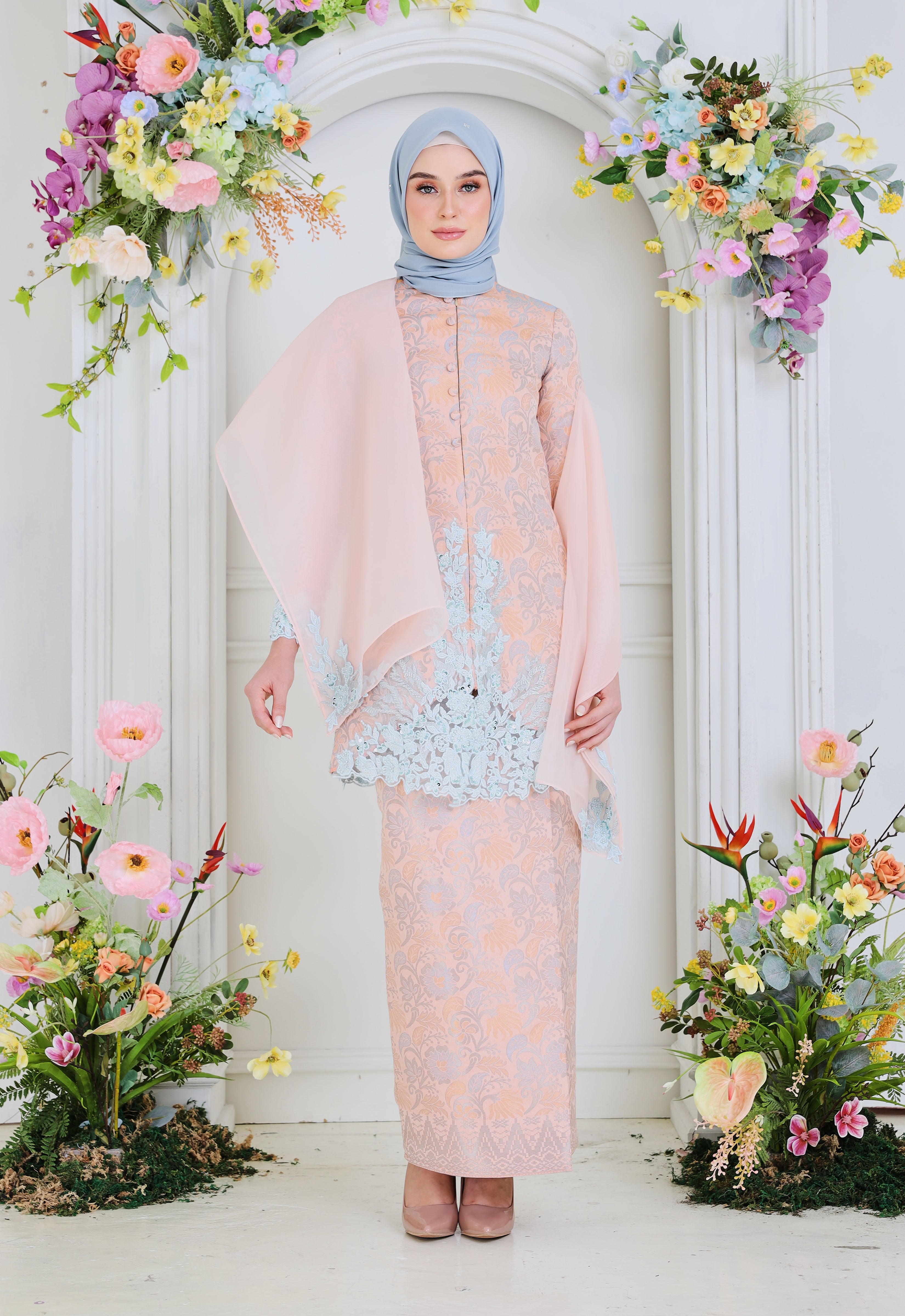 CHE AZIZAH LUXE KEBAYA - PINK BLUE