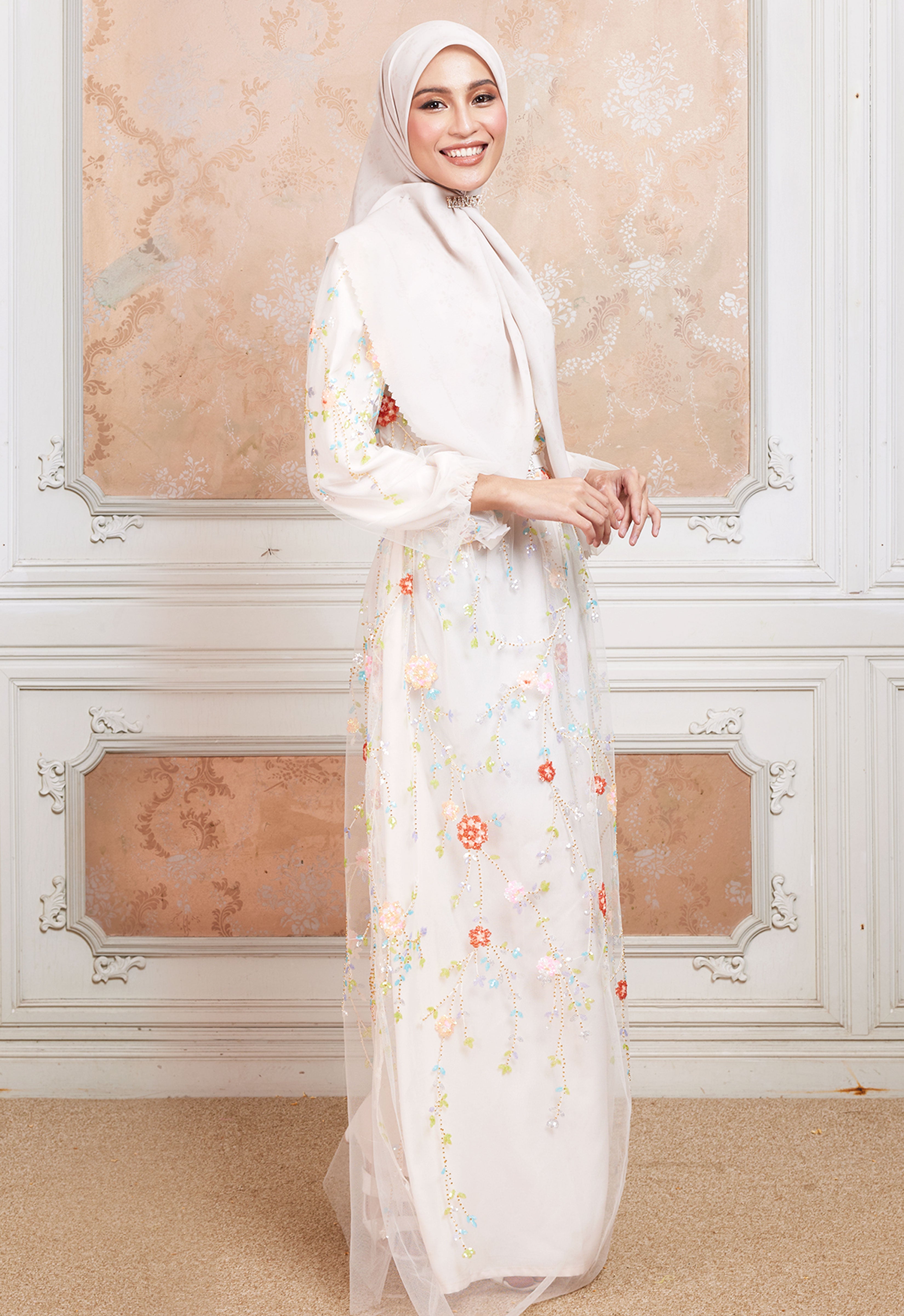 GAUN MAWAR SUPER LUXE - PUTIH UMBUT (AS-IS)