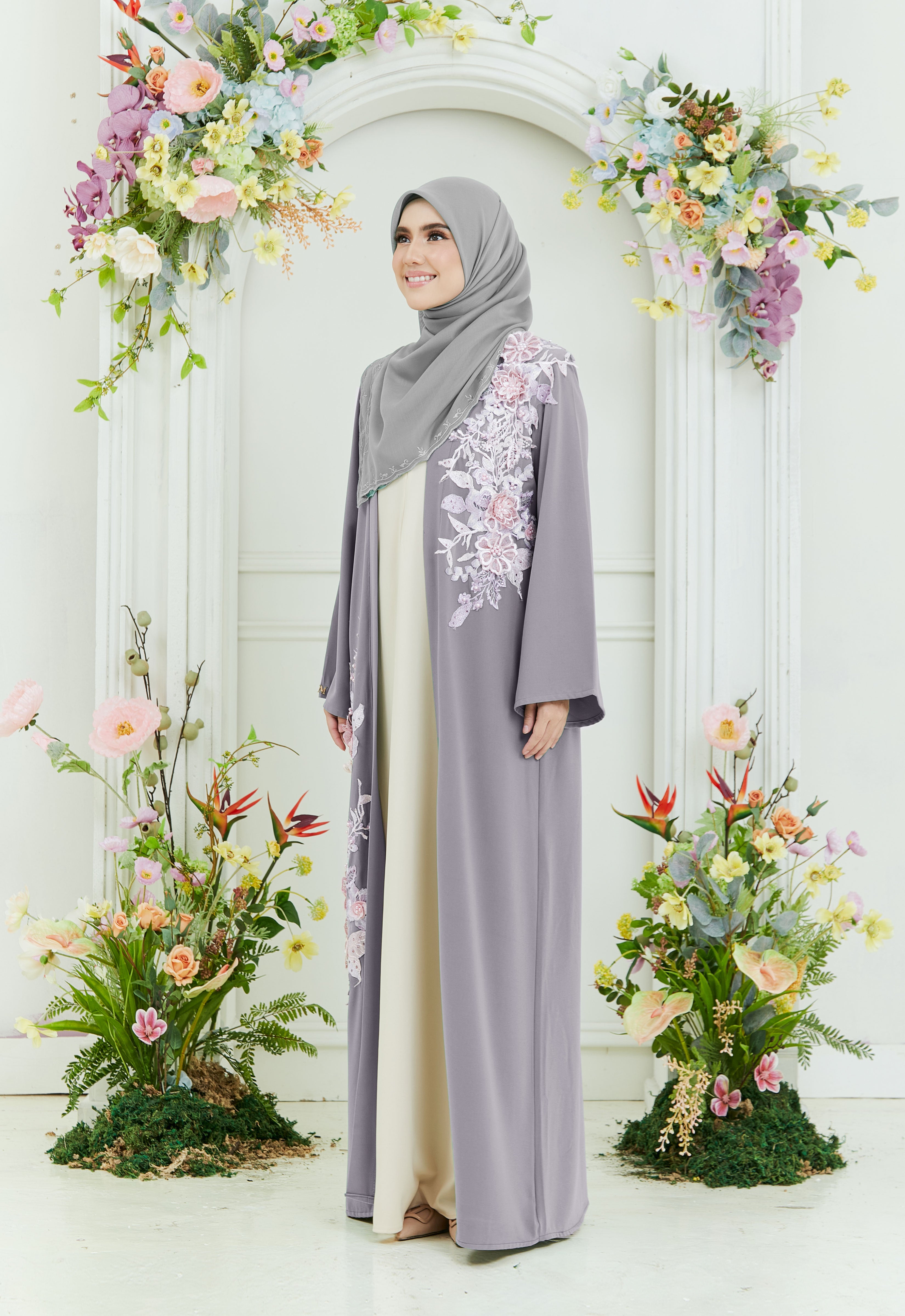 KHADEEJA ABAYA - LIGHT GRAY
