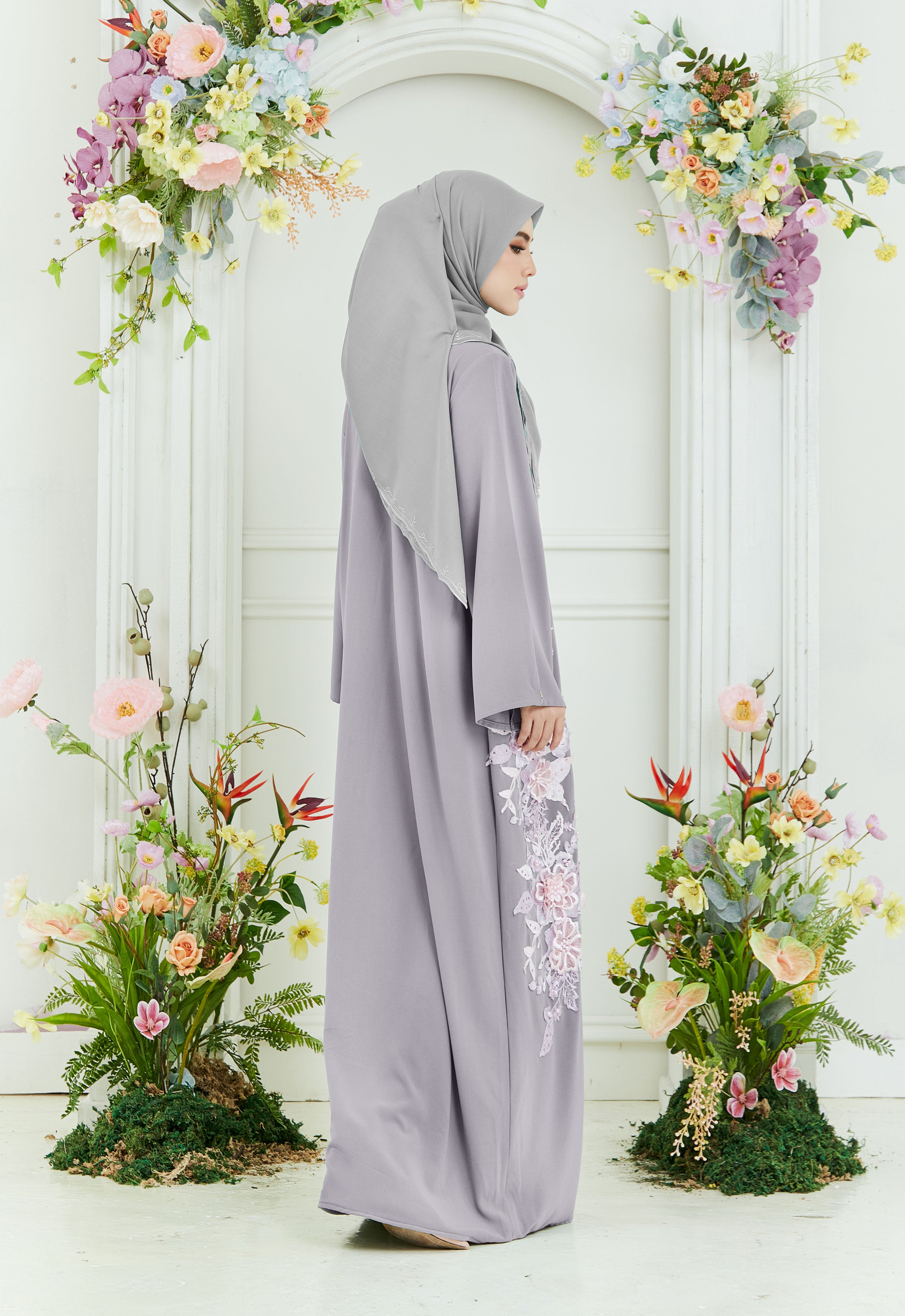 KHADEEJA ABAYA - LIGHT GRAY