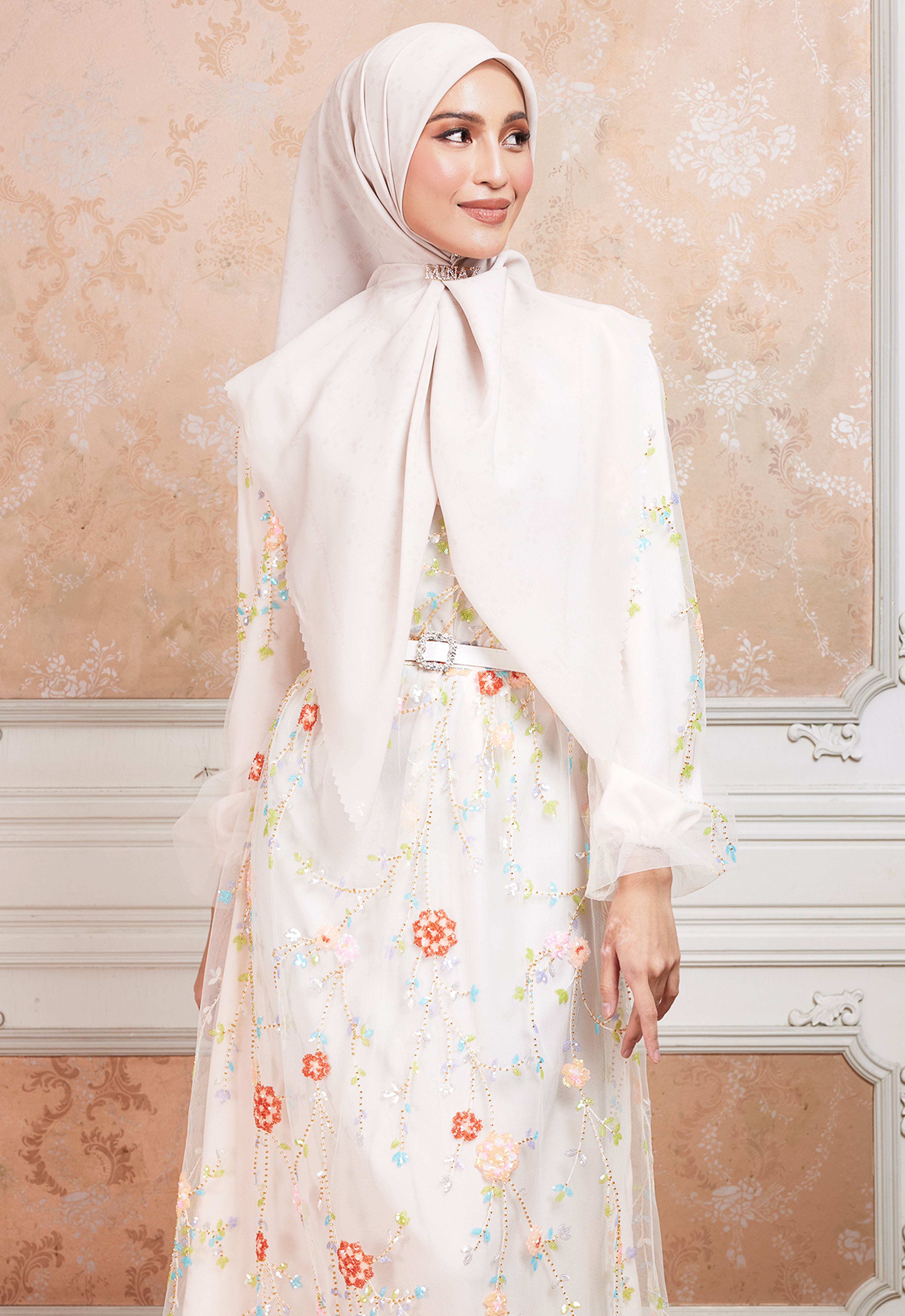 GAUN MAWAR SUPER LUXE - PUTIH UMBUT (AS-IS)