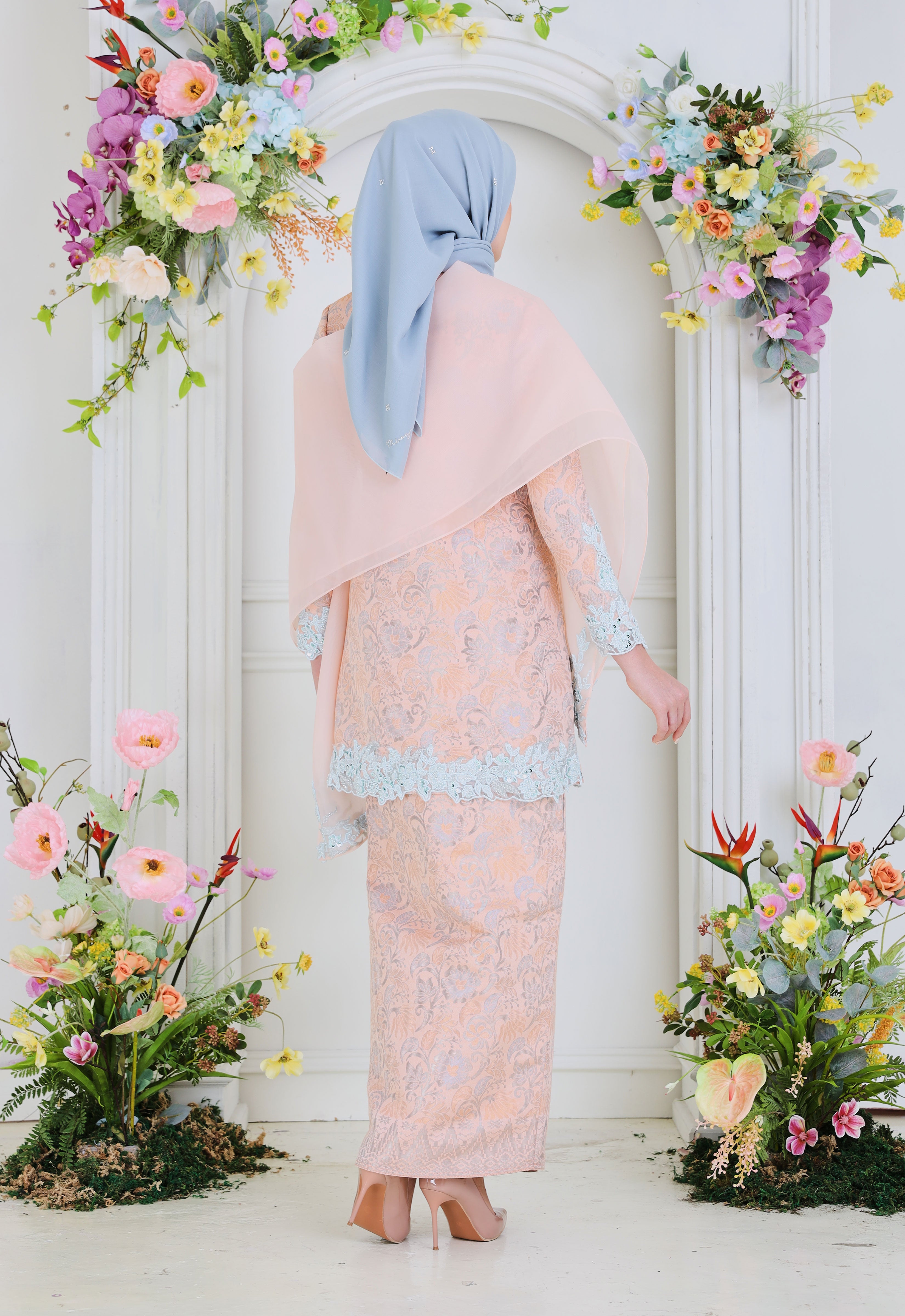 CHE AZIZAH LUXE KEBAYA - PINK BLUE