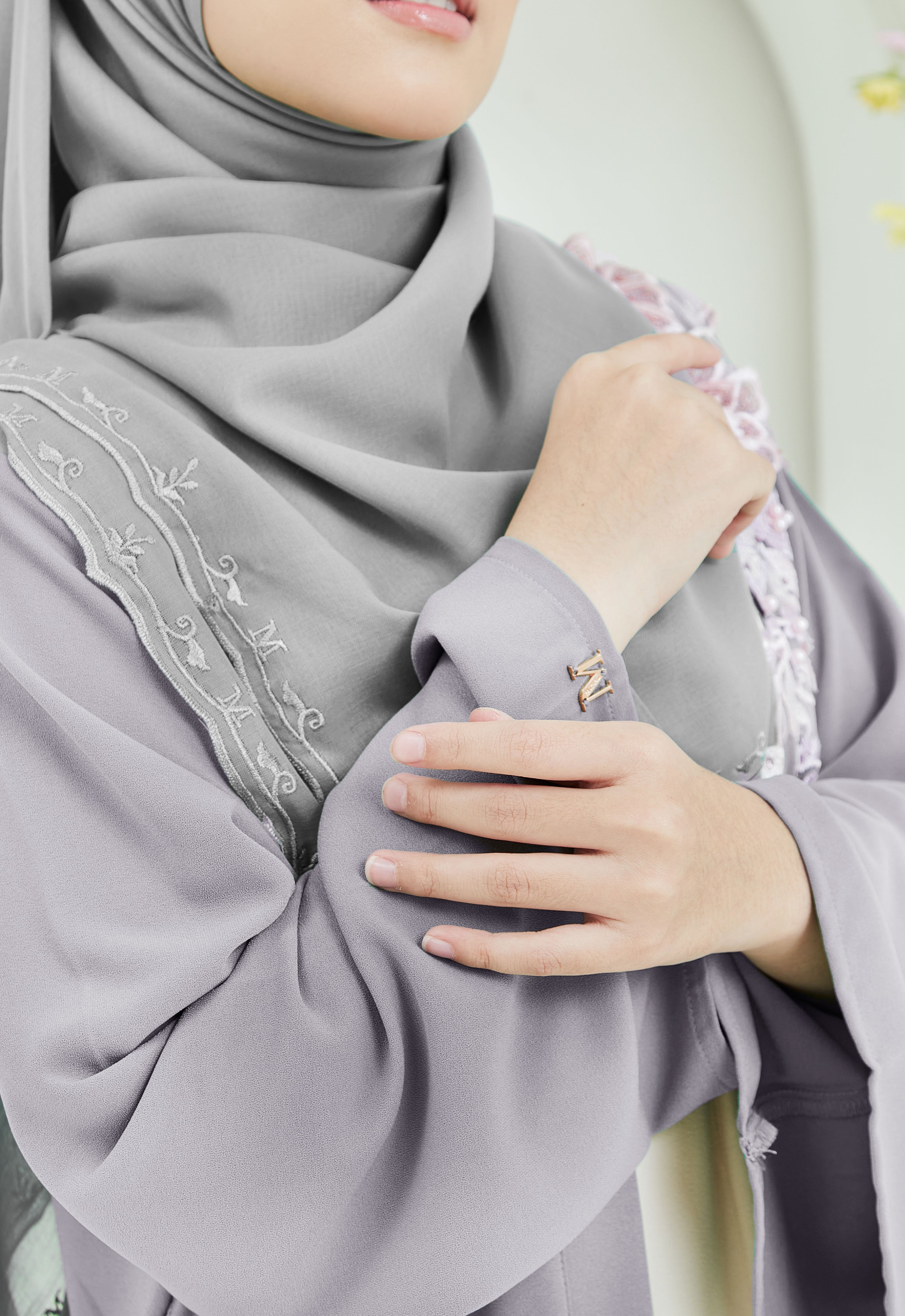 KHADEEJA ABAYA - LIGHT GRAY