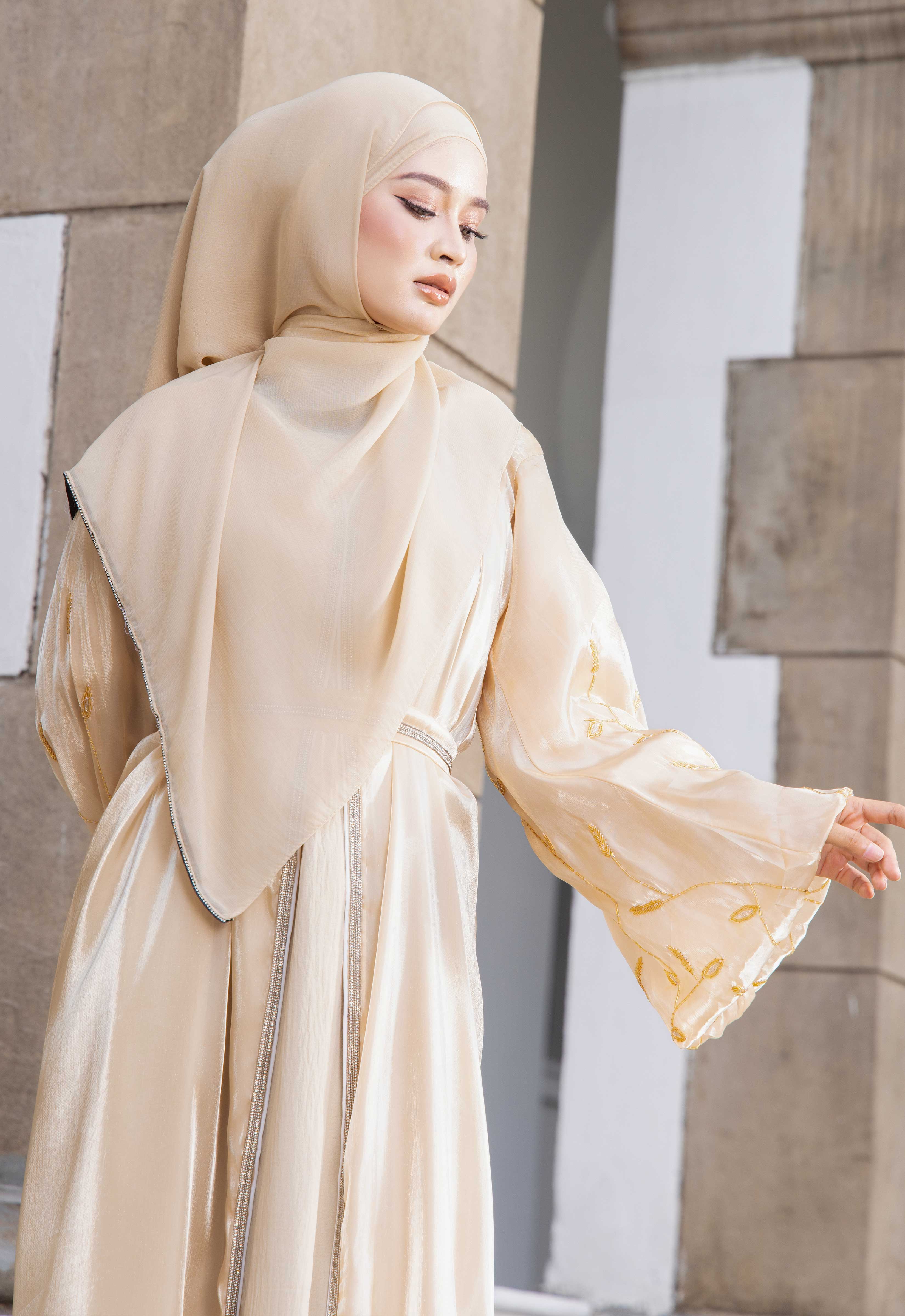 AALIYAH LUXE ABAYA - CHAMPAGNE