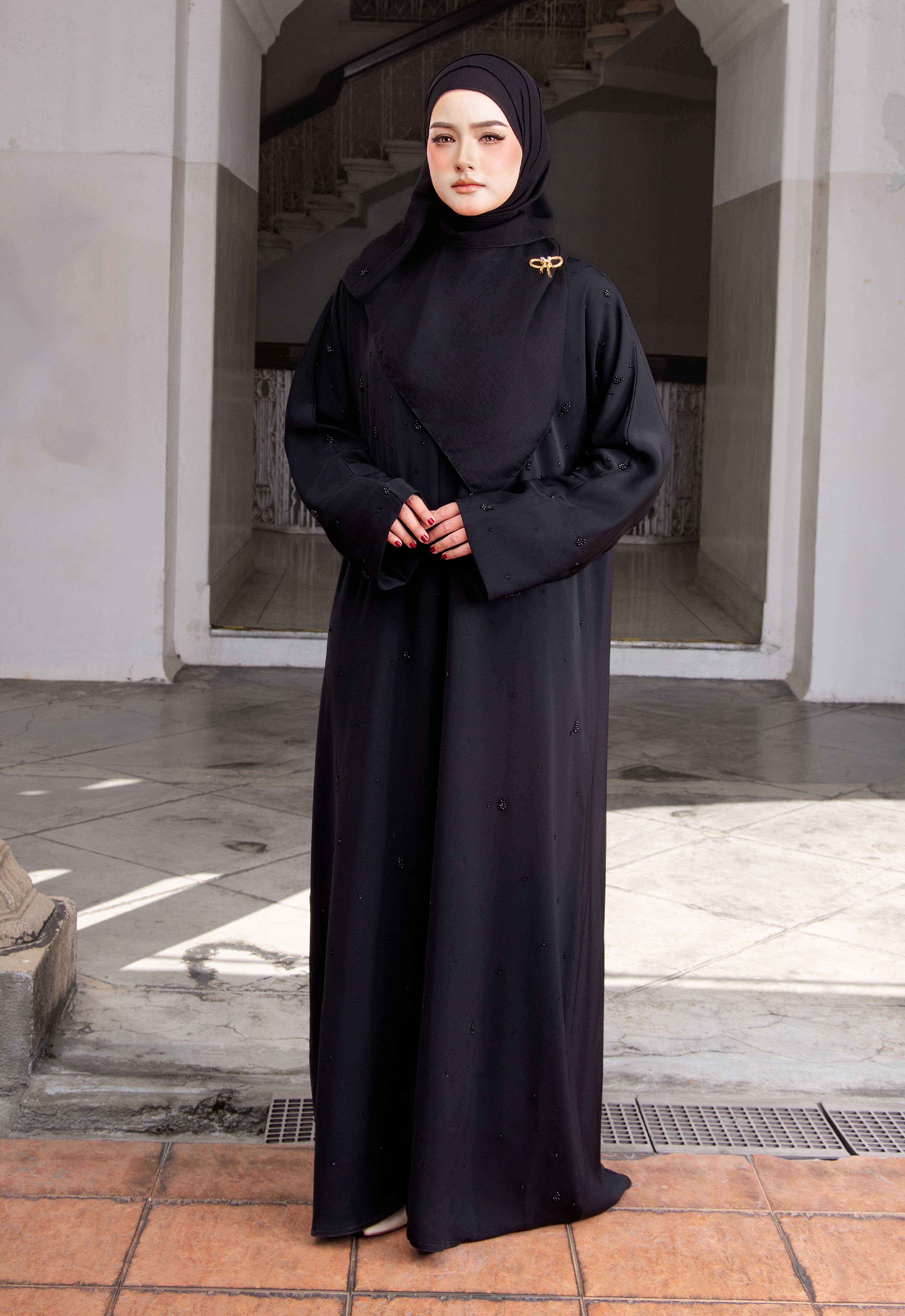 AMNA ABAYA - BLACK