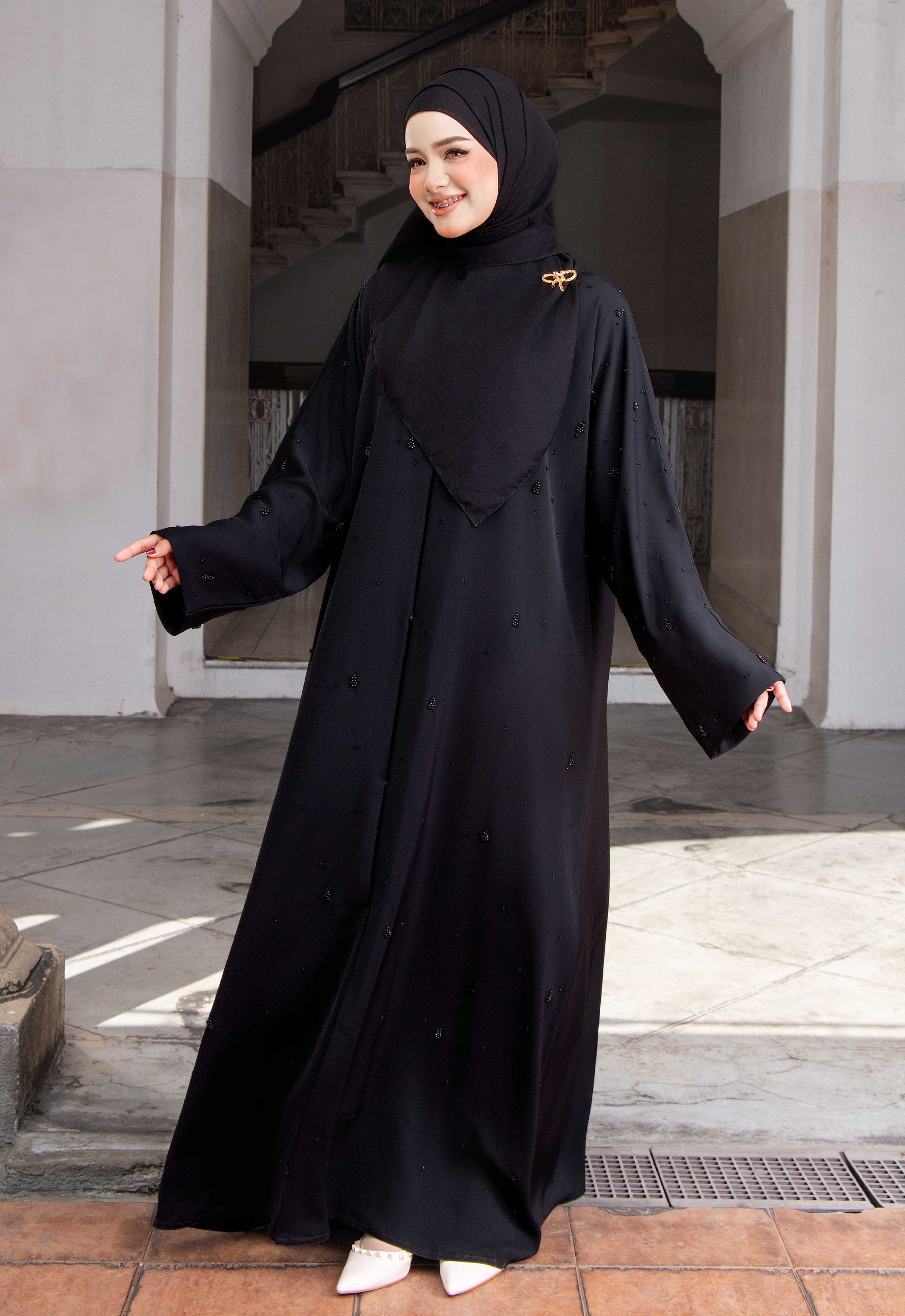 AMNA ABAYA - BLACK