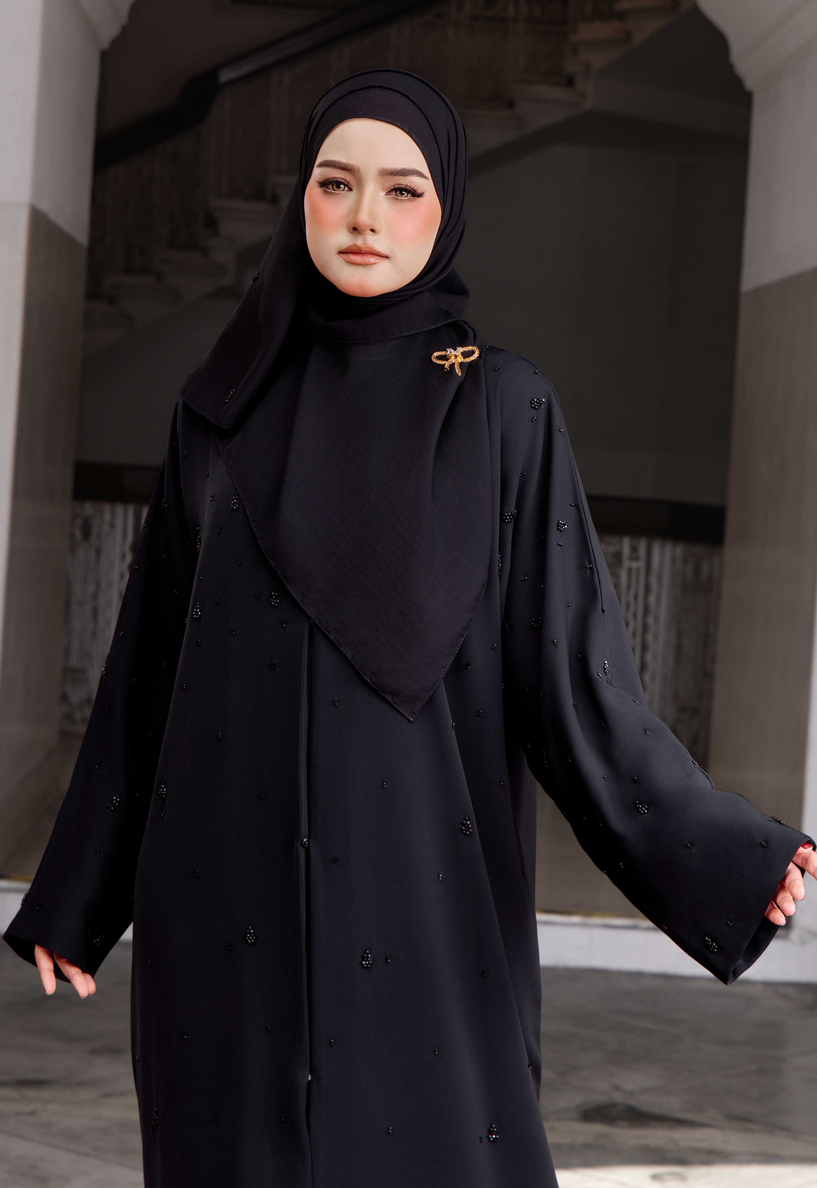 AMNA ABAYA - BLACK