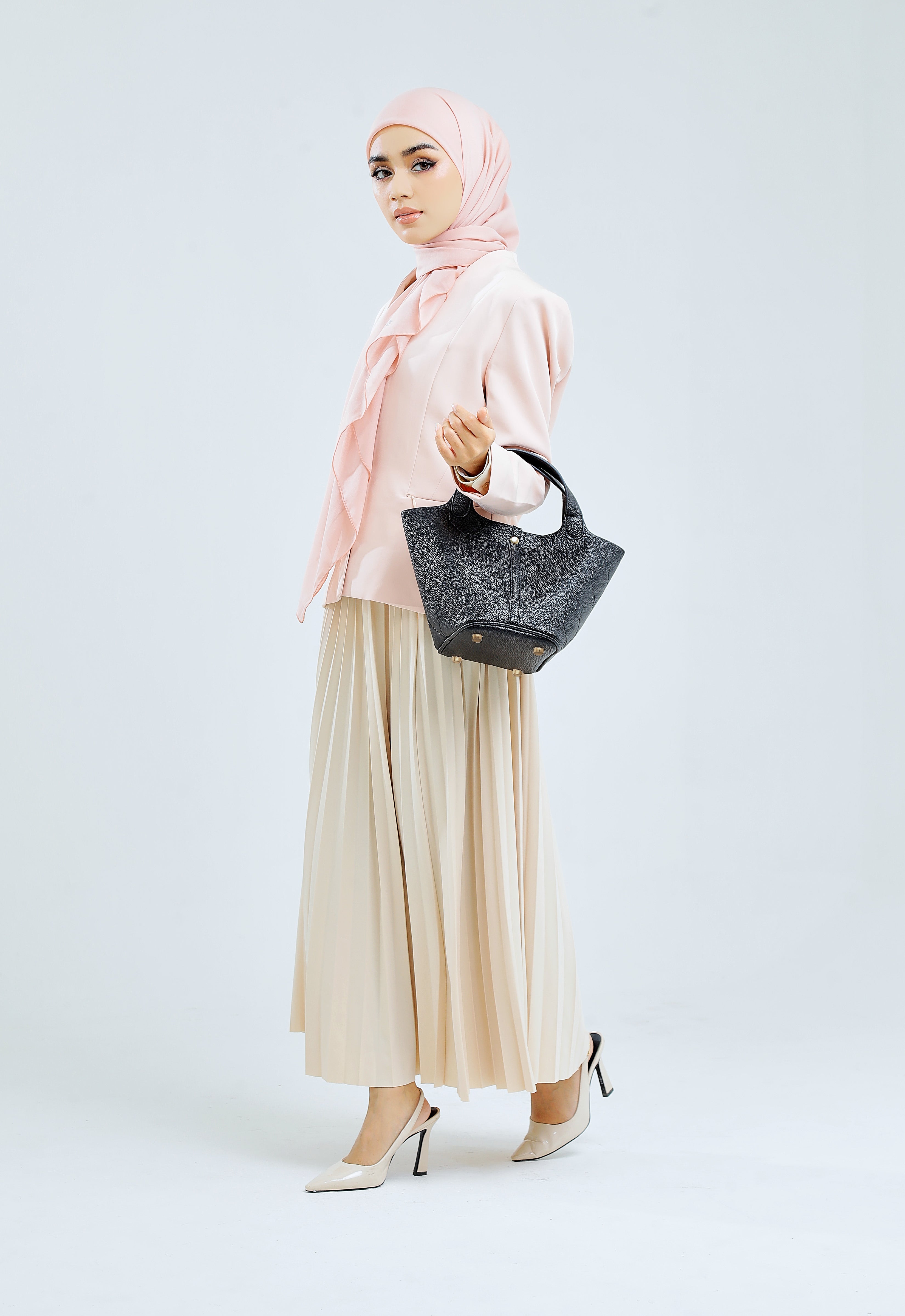 NOARA BUCKET BAG - BLACK