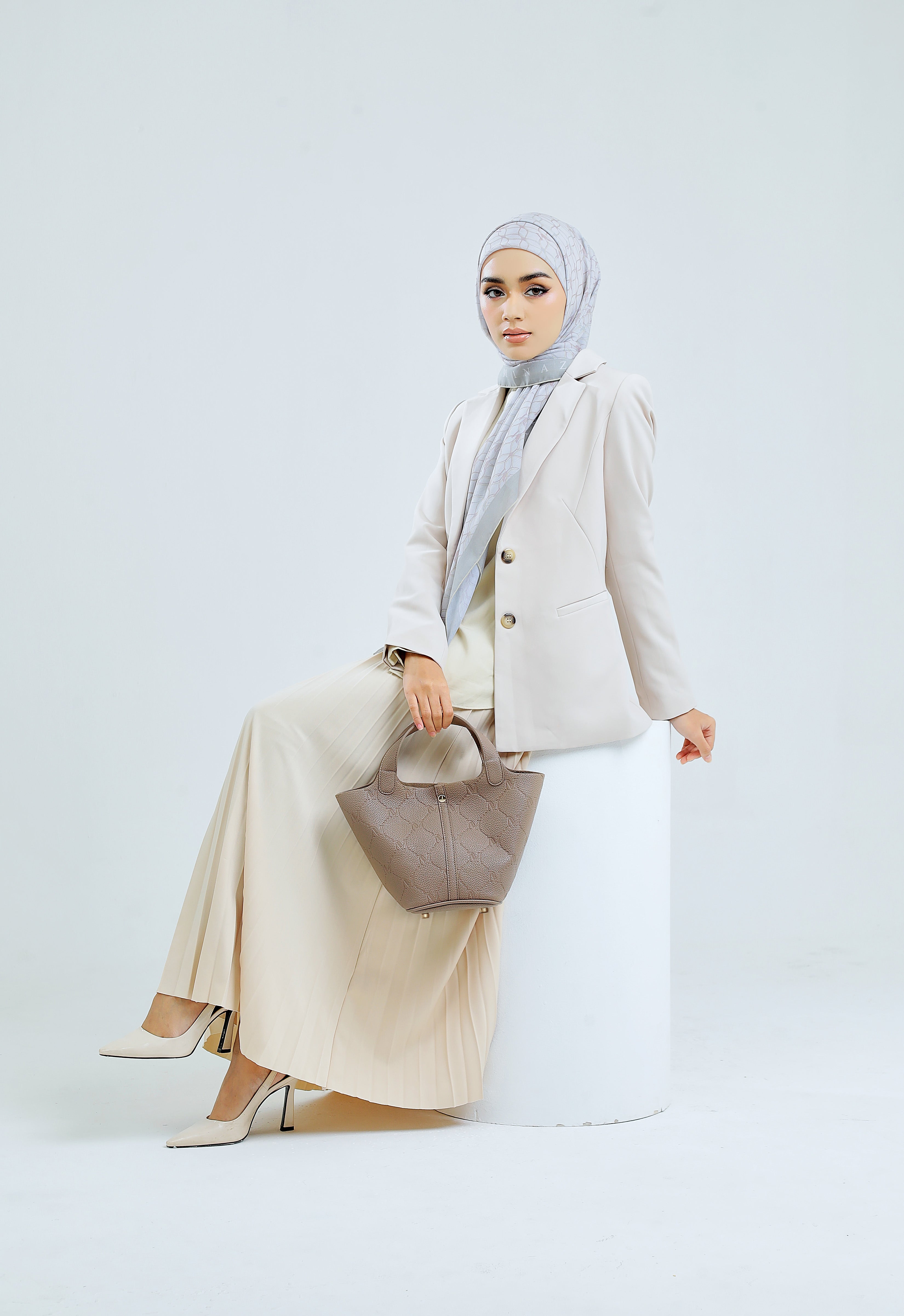 NOARA BUCKET BAG - LIGHT BROWN