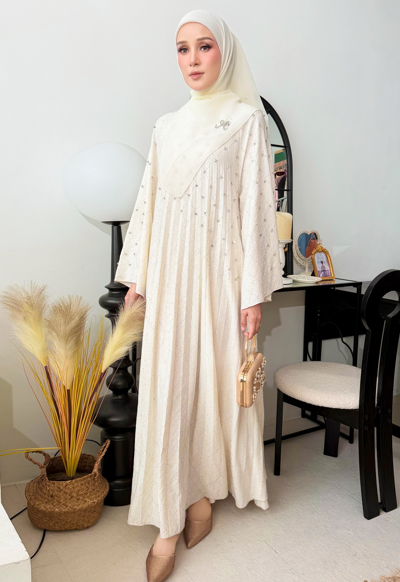ALEEYA JALABIYA PLEATED PLAIN - WHITE