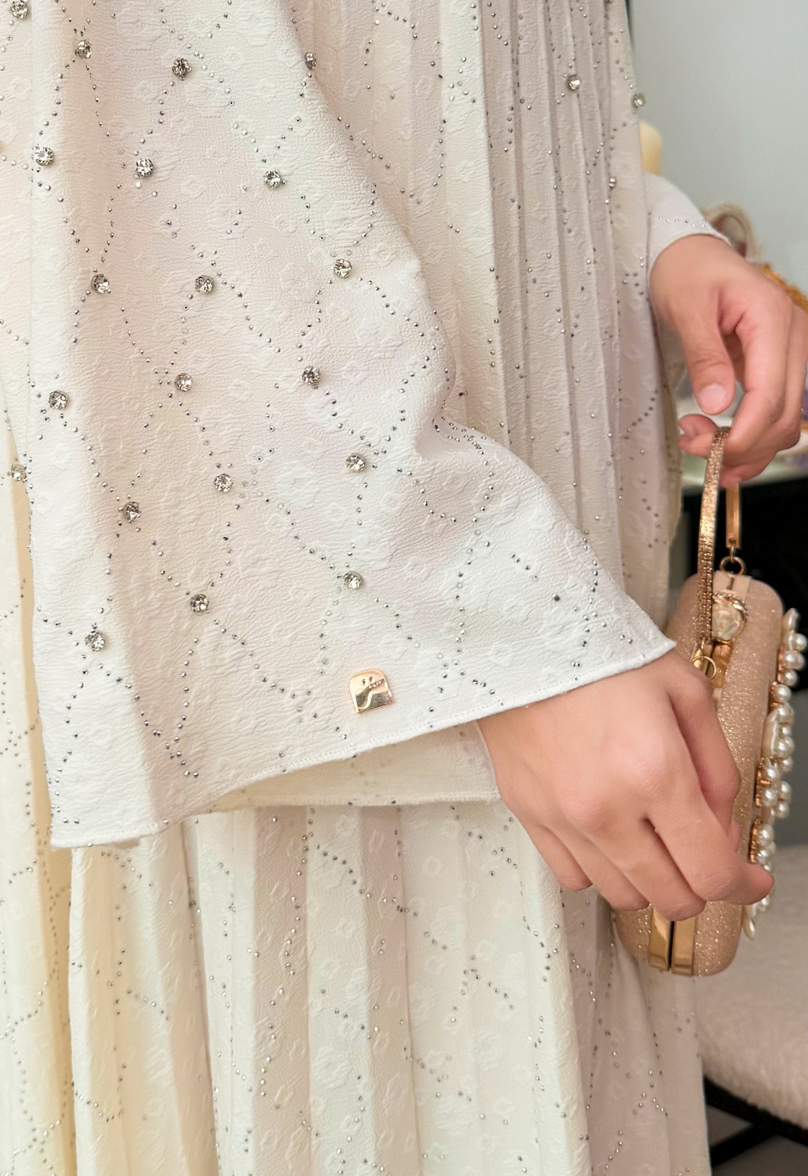 ALEEYA JALABIYA PLEATED PLAIN - WHITE