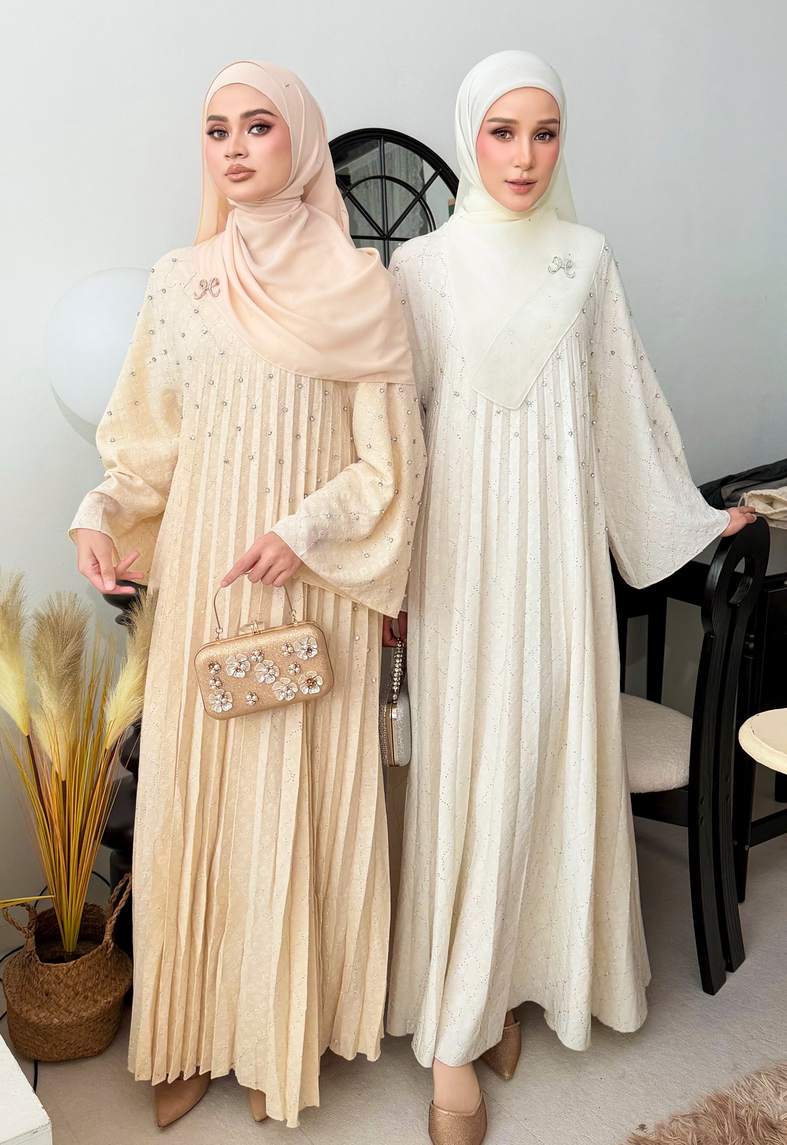 ALEEYA JALABIYA PLEATED PLAIN - WHITE