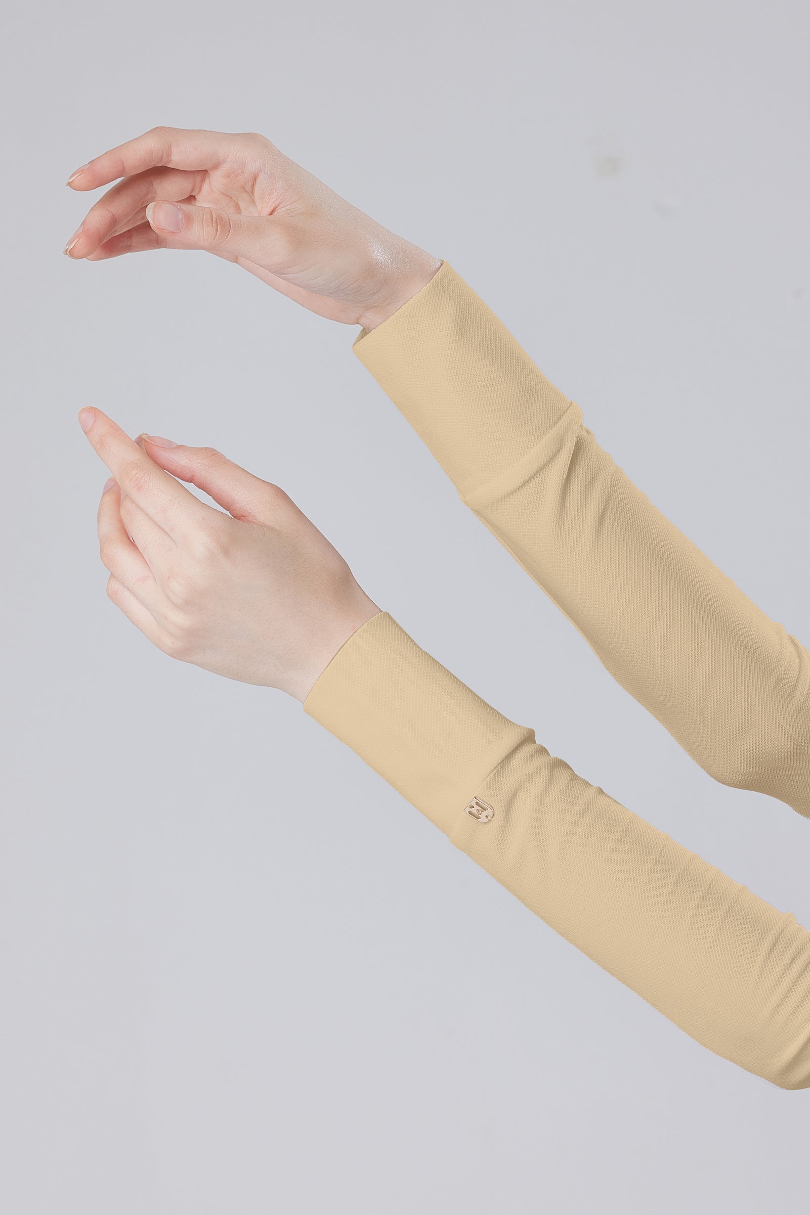 NADI HANDSOCK - NUDE