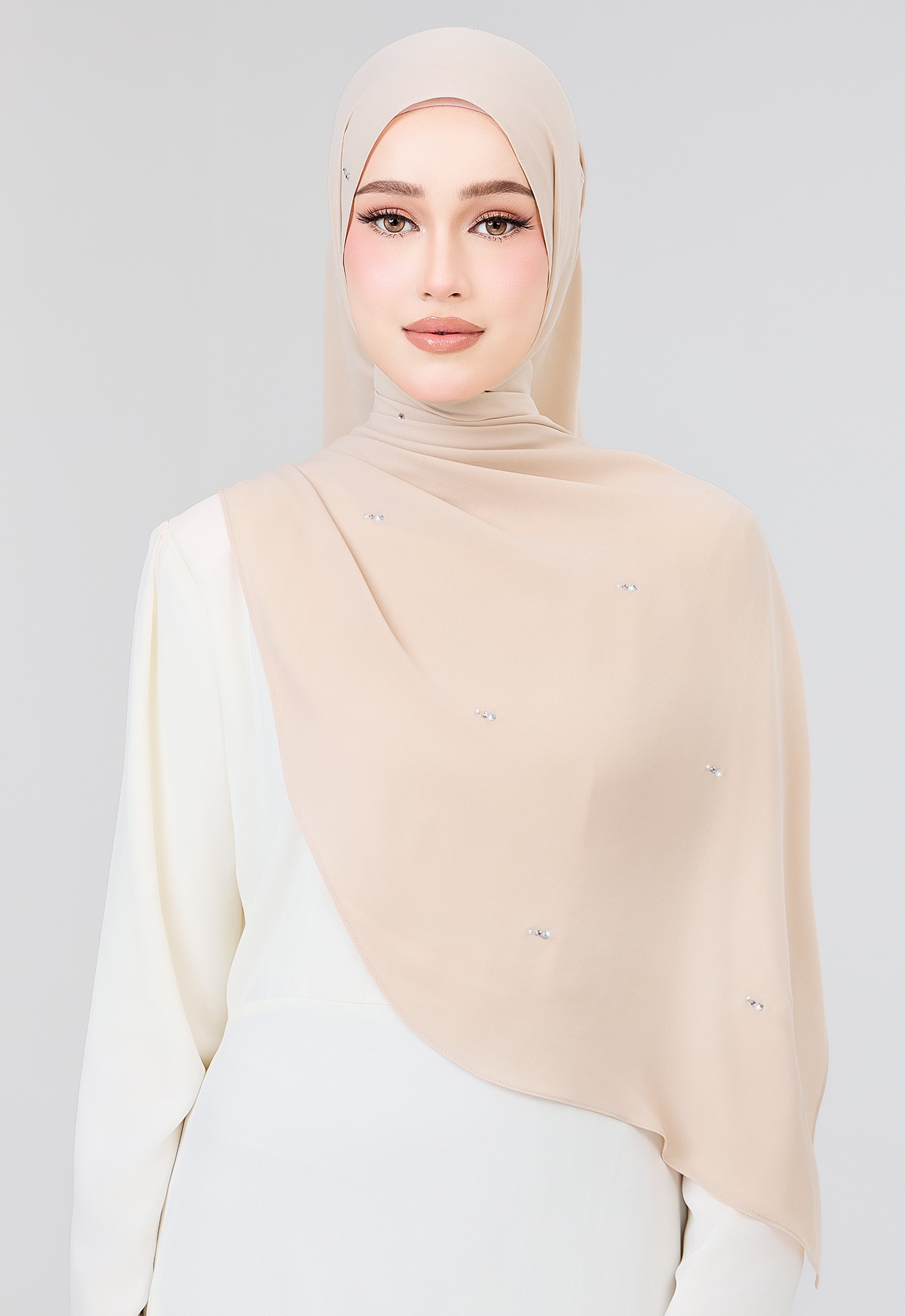 MINAZ HIJAB | SETULUS RAYA PLAIN STONE SHAWL - NUDE
