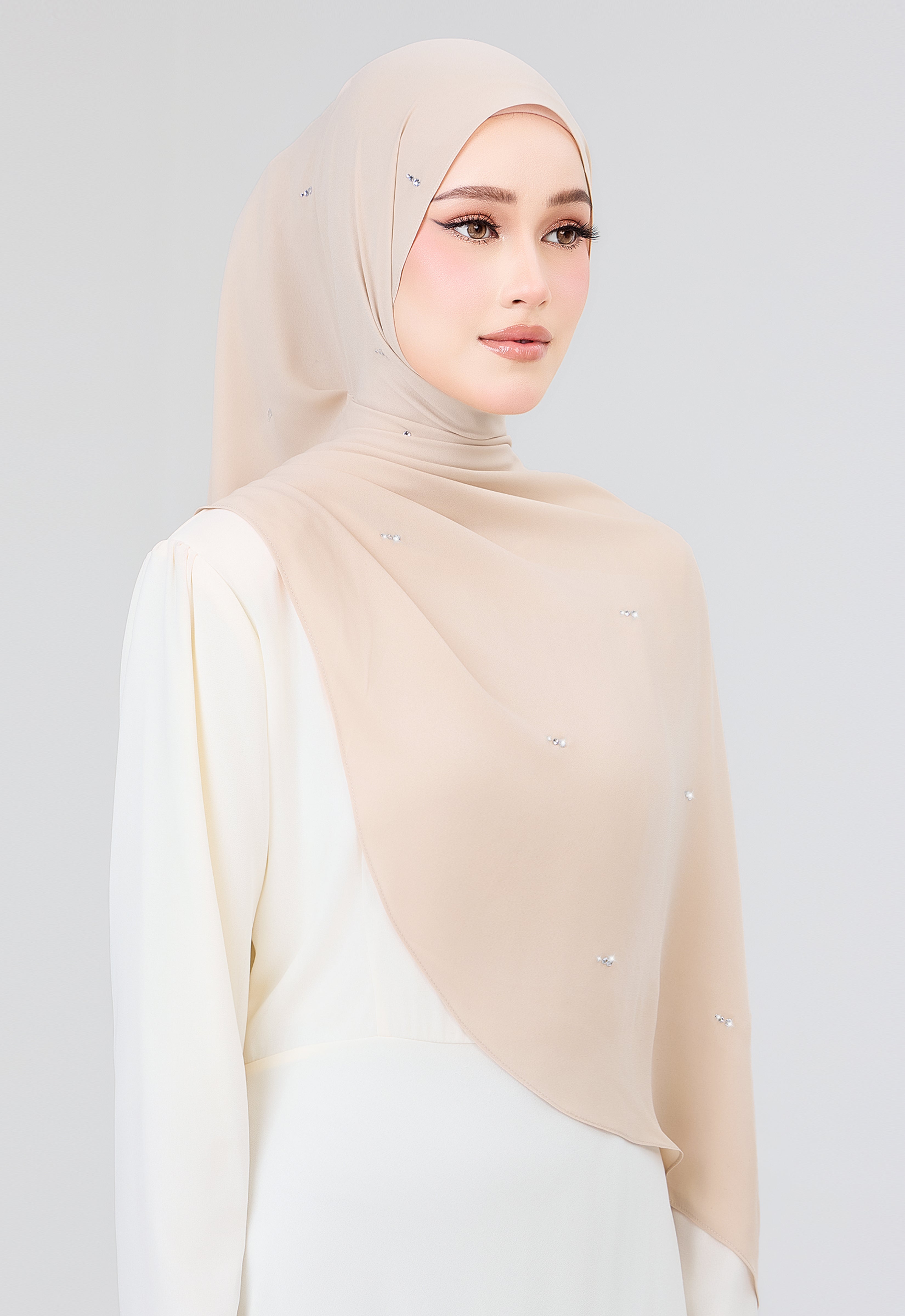 MINAZ HIJAB | SETULUS RAYA PLAIN STONE SHAWL - NUDE