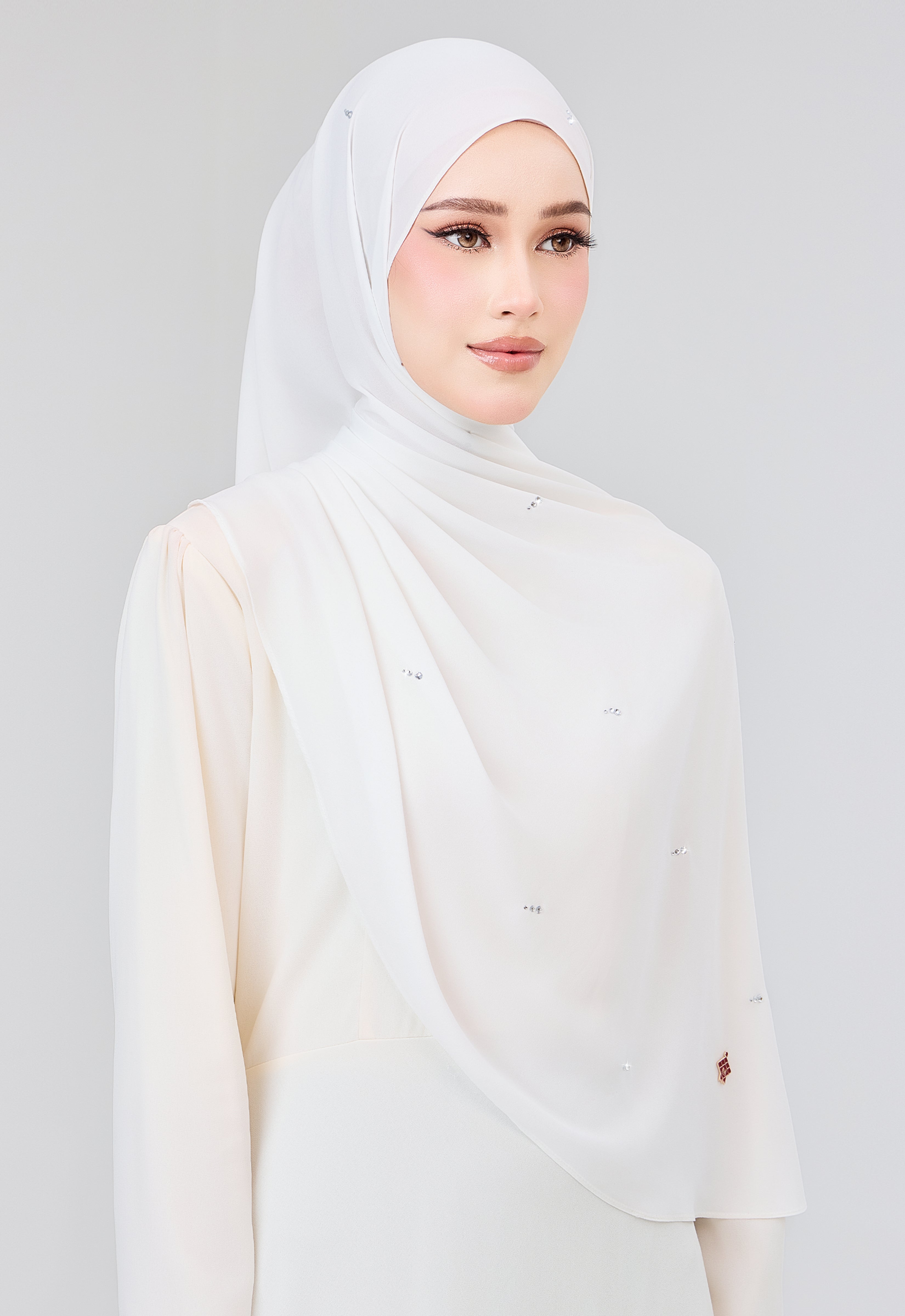 MINAZ HIJAB | SETULUS RAYA PLAIN STONE SHAWL - OFF WHITE