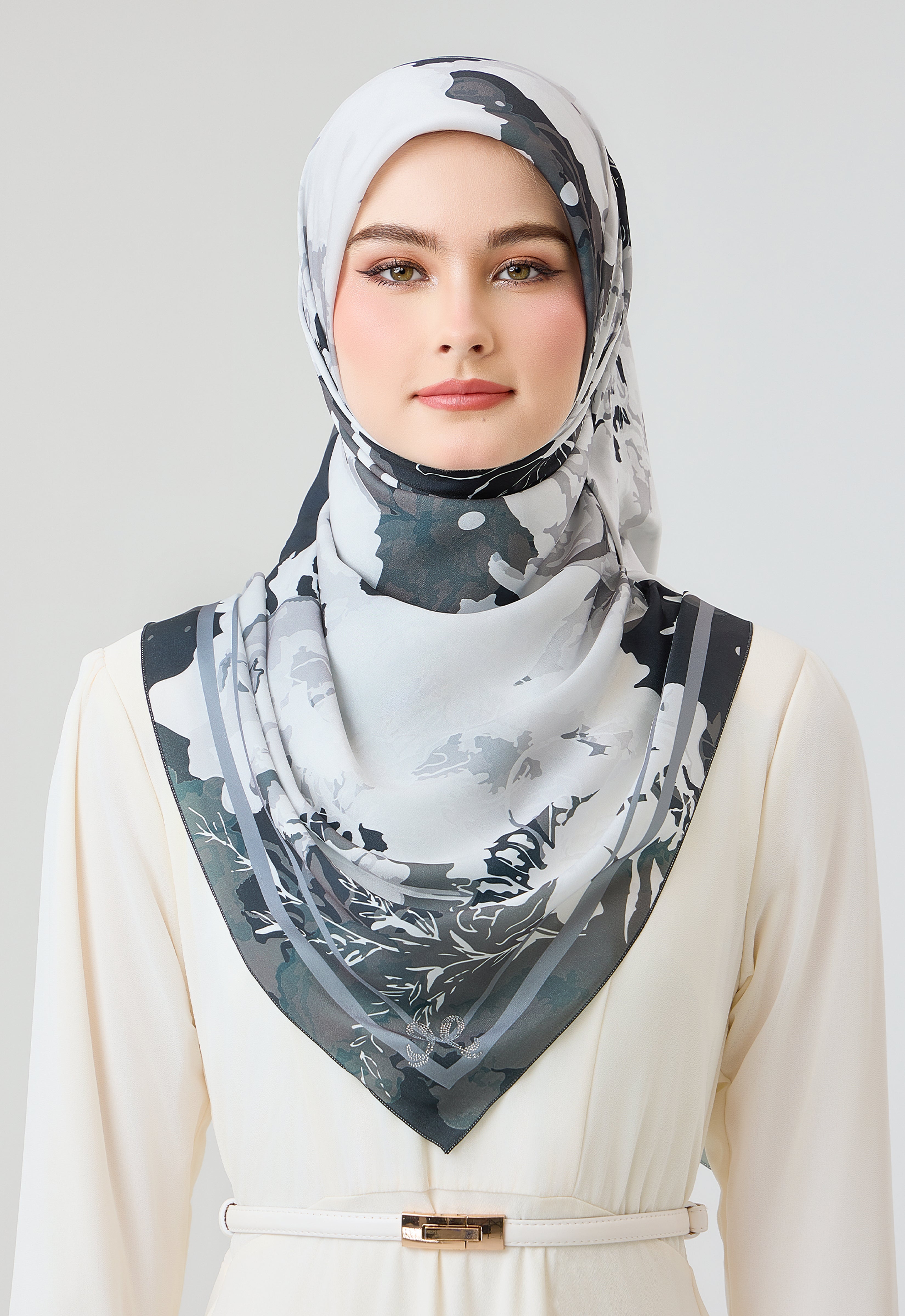 MINAZ Scarf | Petals - Monochrome