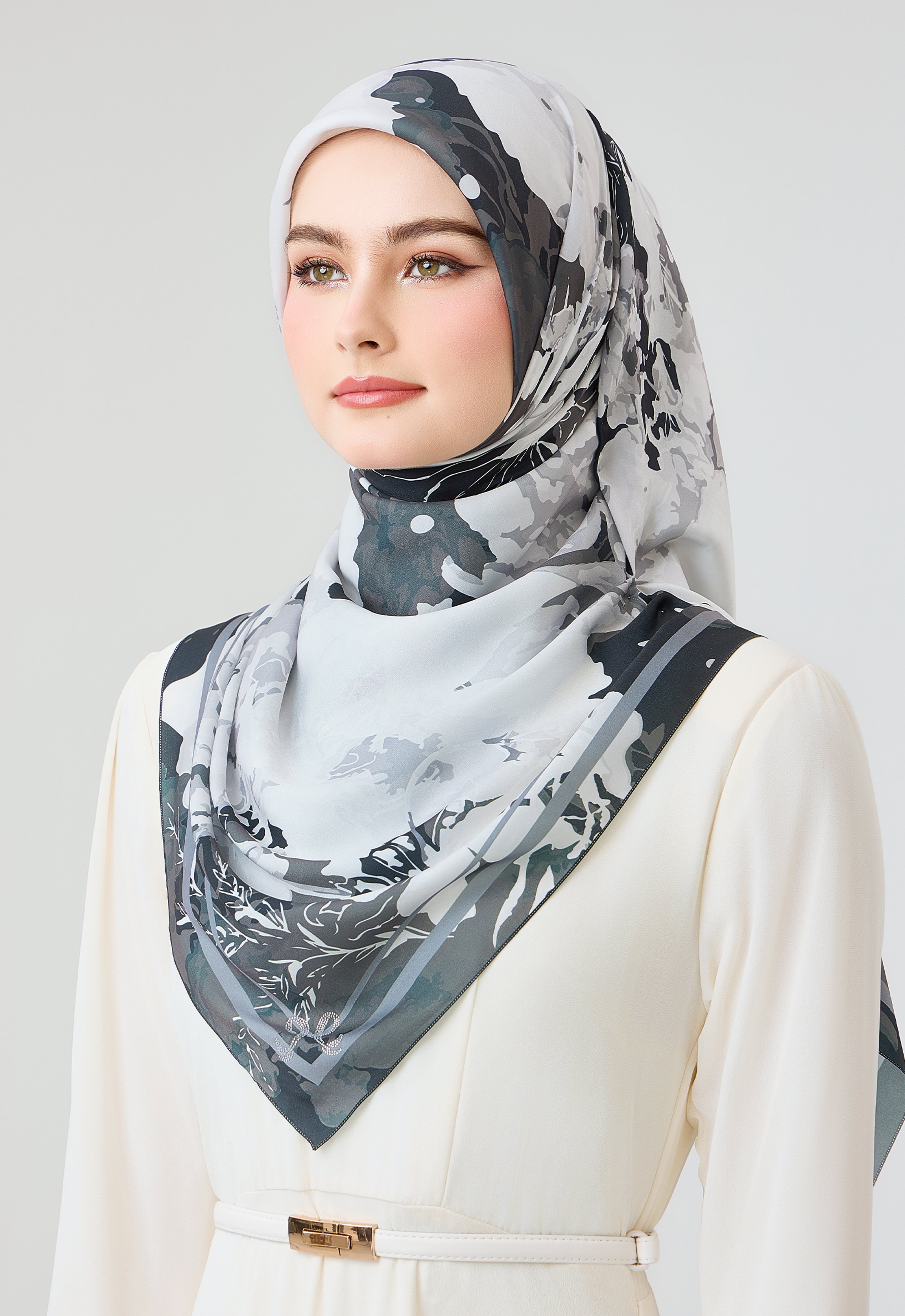MINAZ Scarf | Petals - Monochrome