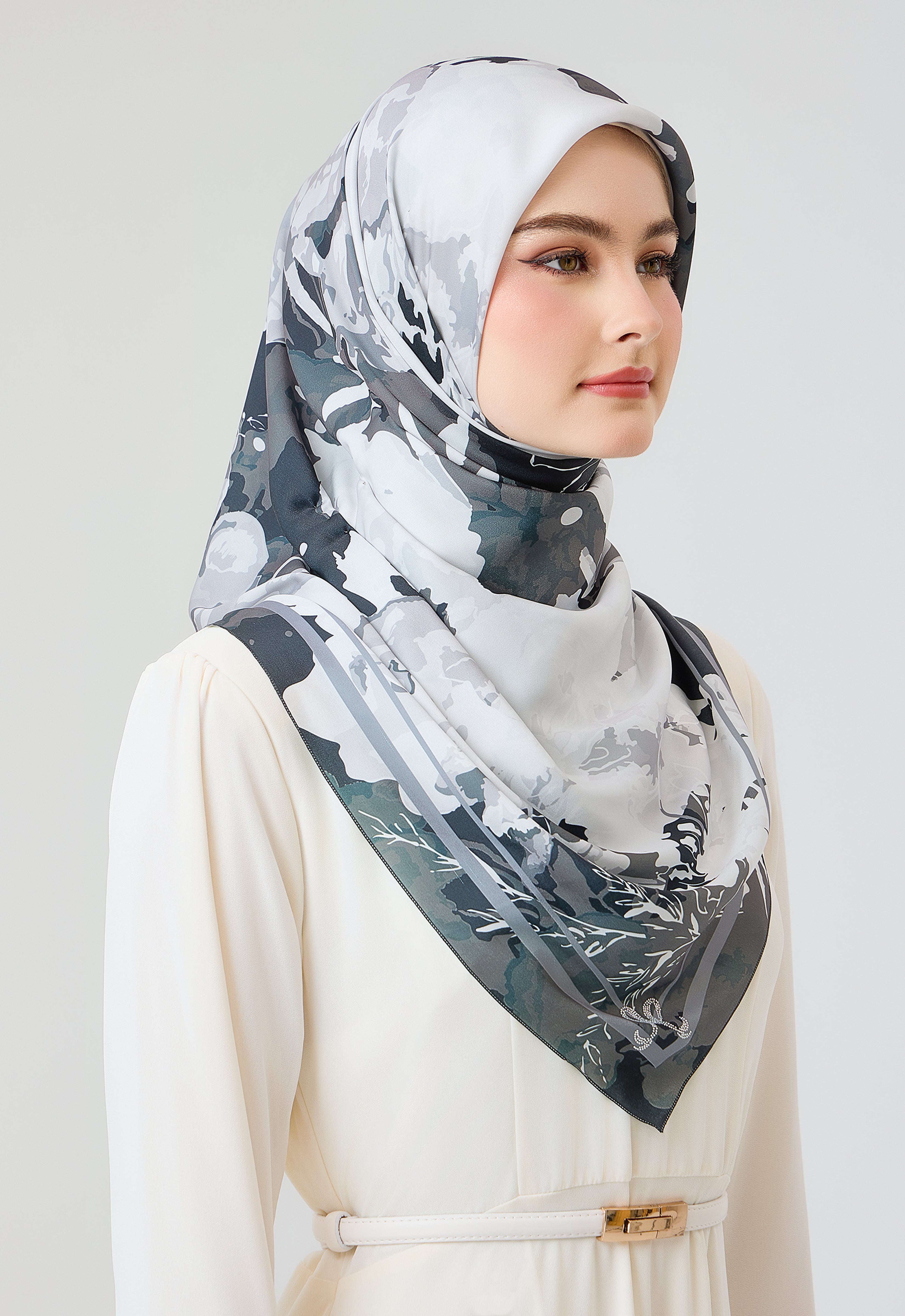 MINAZ Scarf | Petals - Monochrome
