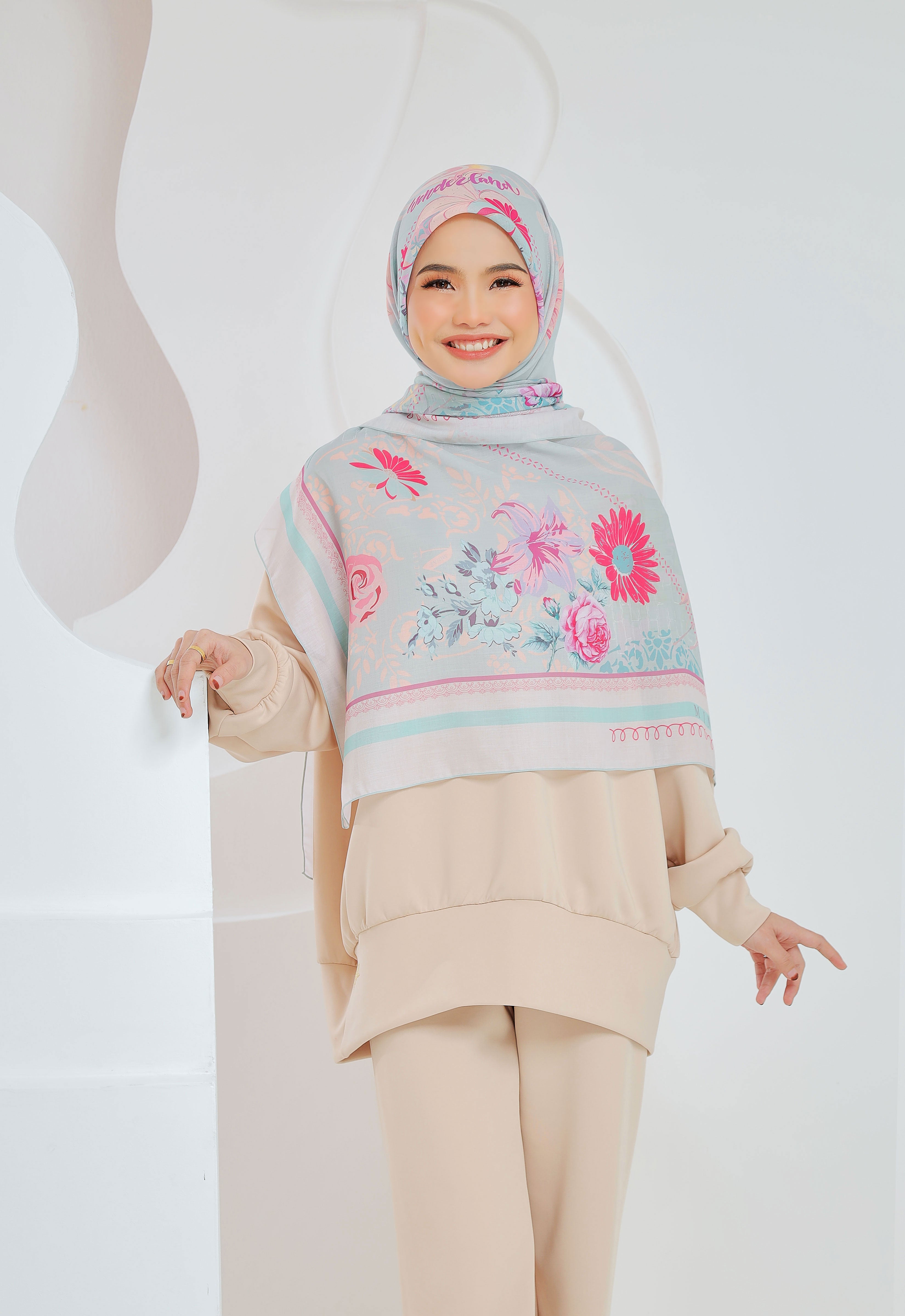 WONDERLAND BAWAL - TIFFANY