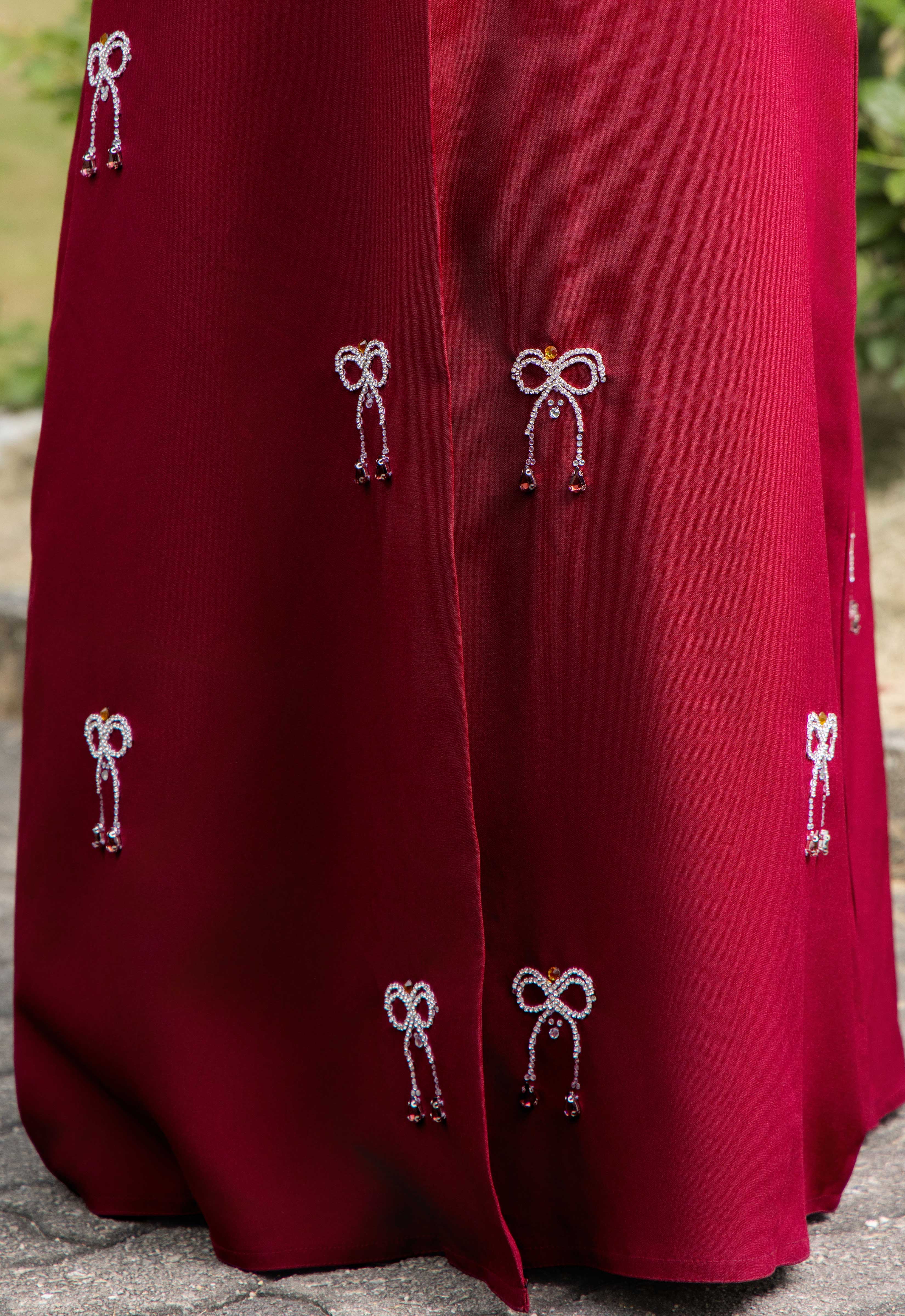 WAFA LUXE RIBBON ABAYA 2.0 - MAROON