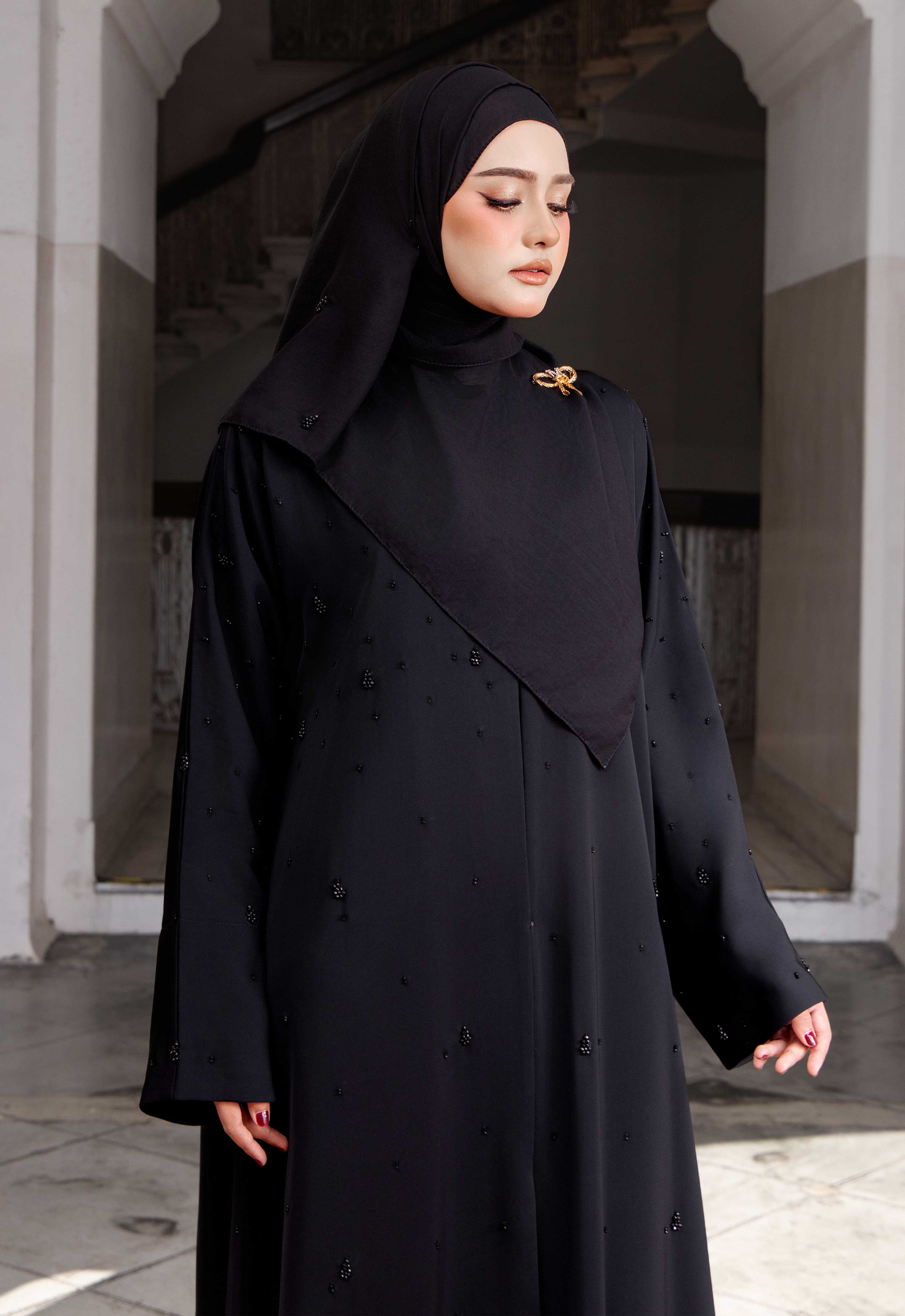 AMNA ABAYA - BLACK