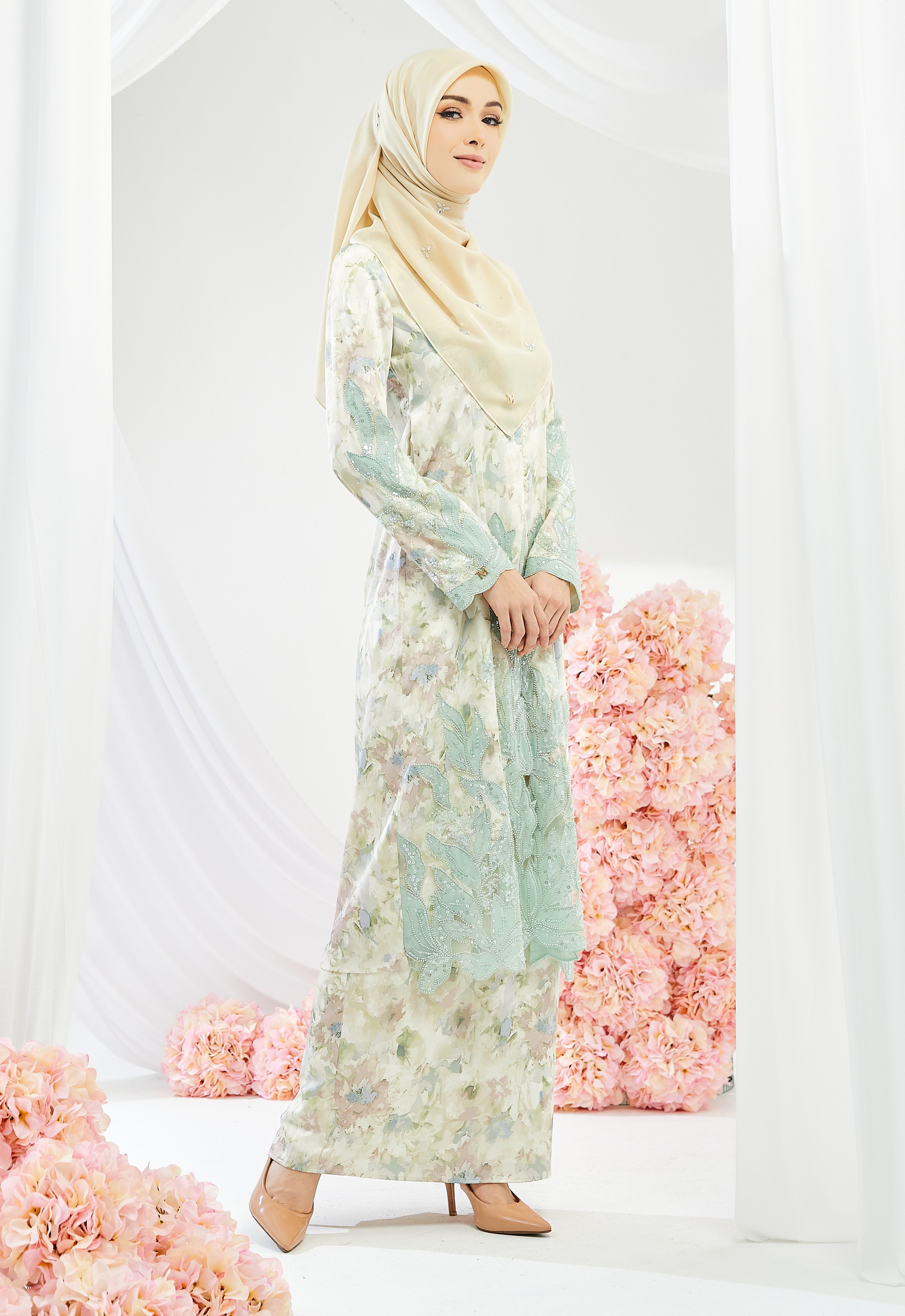 ANGGUN KEBAYA RIAW - GREEN