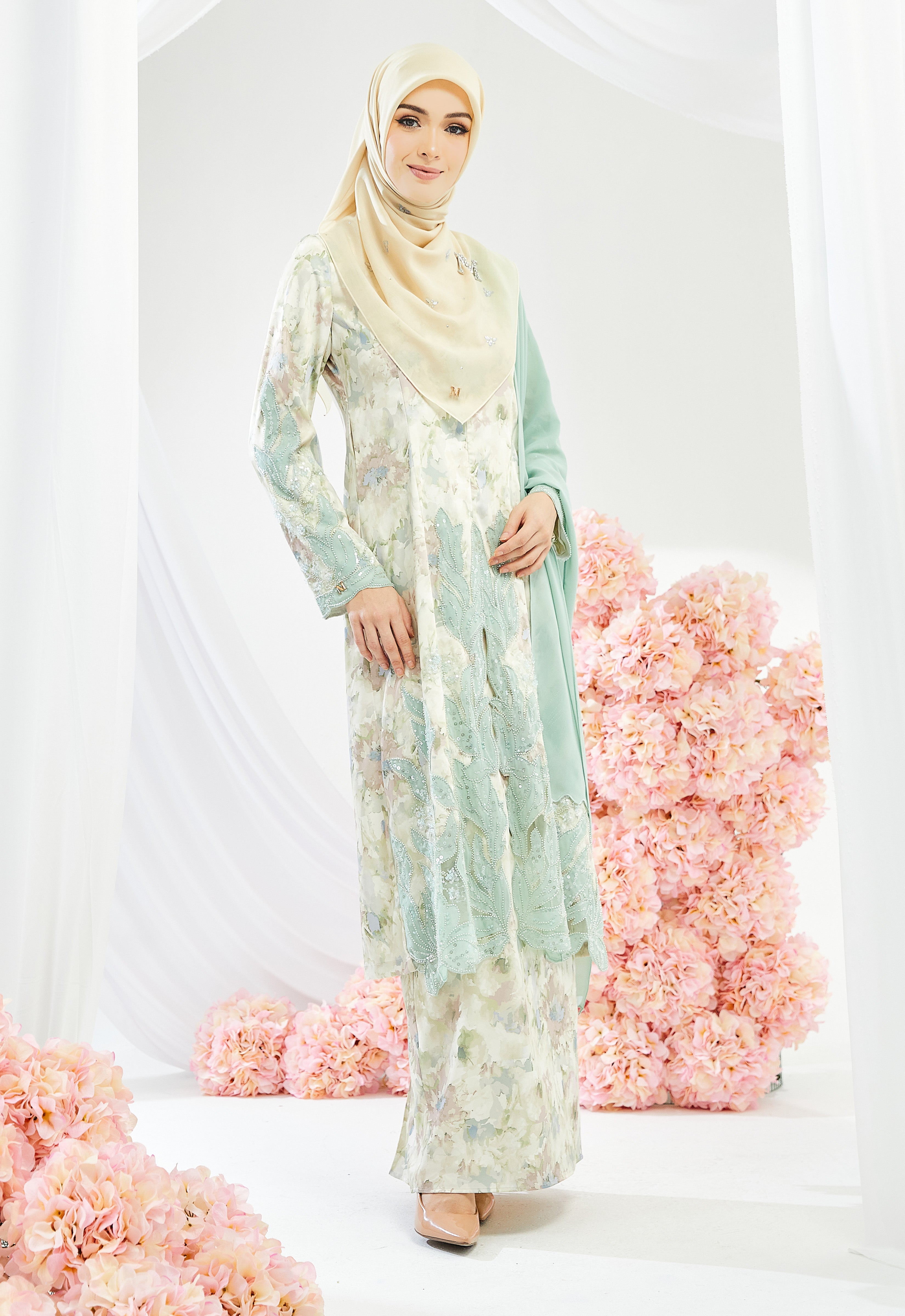 ANGGUN KEBAYA RIAW - GREEN