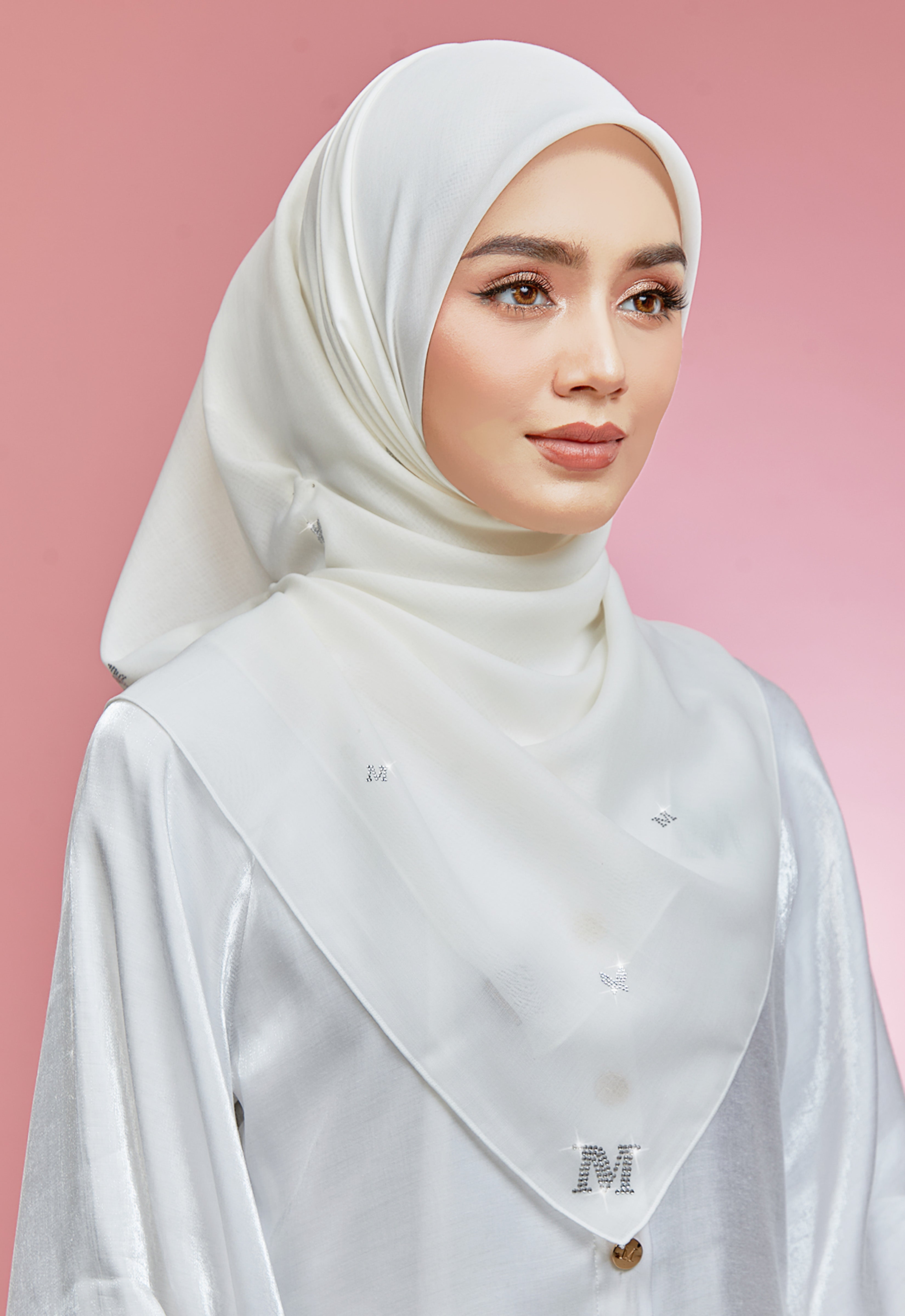 PLAIN BUTTERFLY STONE BAWAL - OFF WHITE
