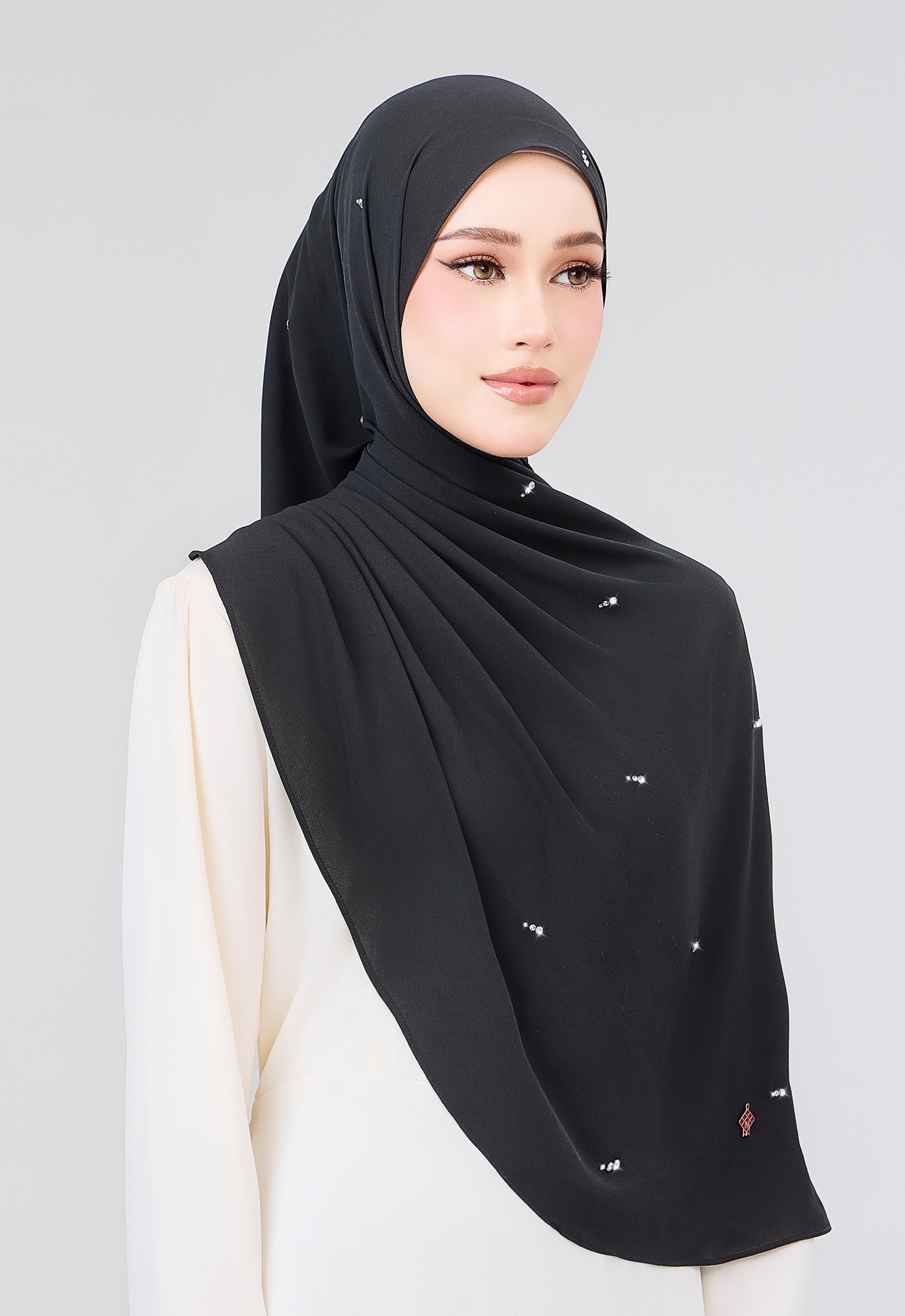MINAZ HIJAB | SETULUS RAYA PLAIN STONE SHAWL - BLACK