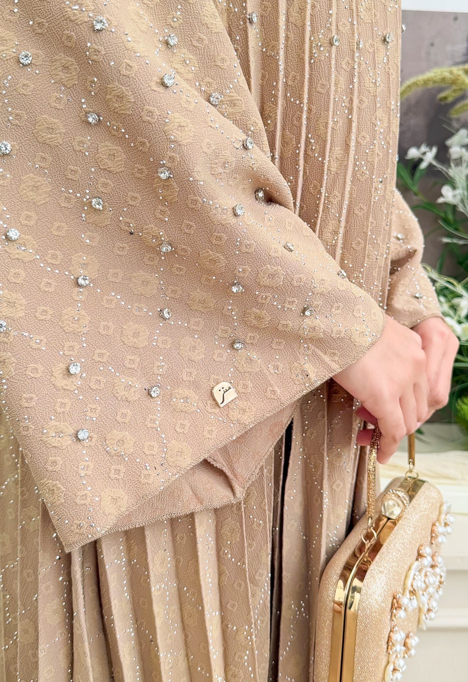 ALEEYA JALABIYA PLEATED PLAIN - BROWN