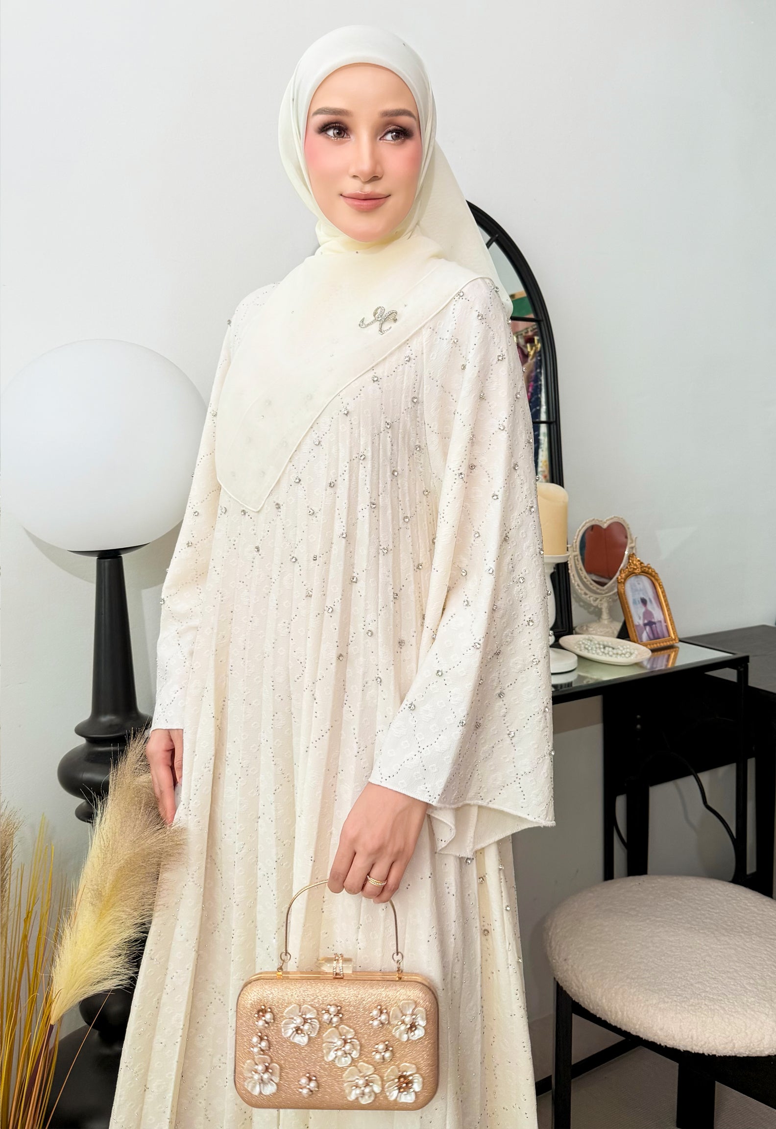 ALEEYA JALABIYA PLEATED PLAIN - WHITE