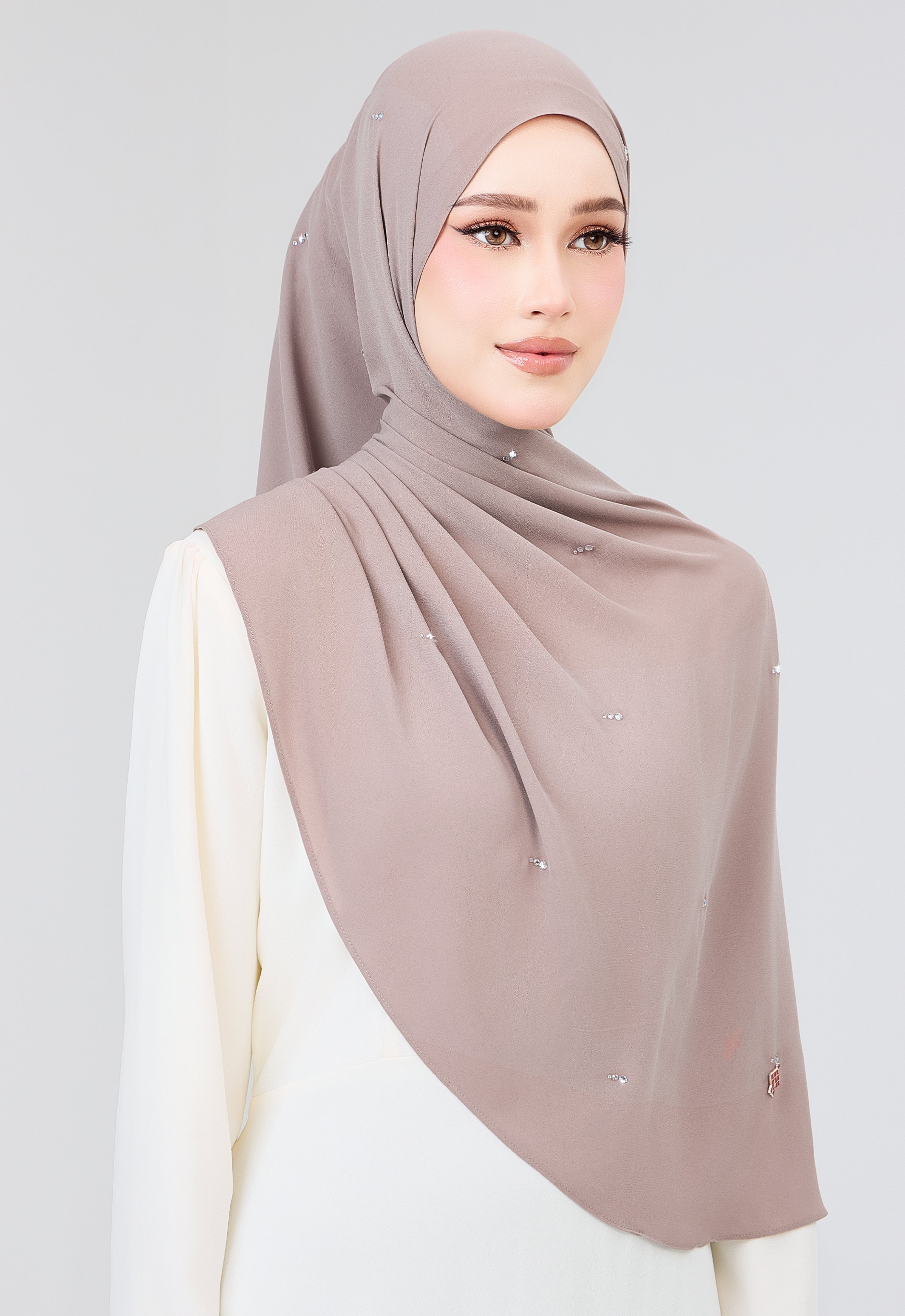 MINAZ HIJAB | SETULUS RAYA PLAIN STONE SHAWL - PALE BROWN