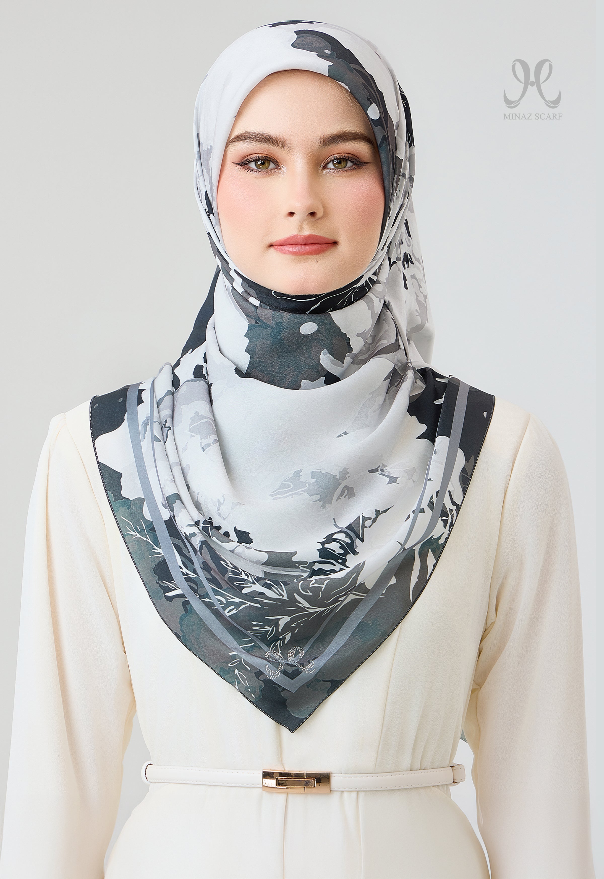 MINAZ Scarf | Petals - Monochrome