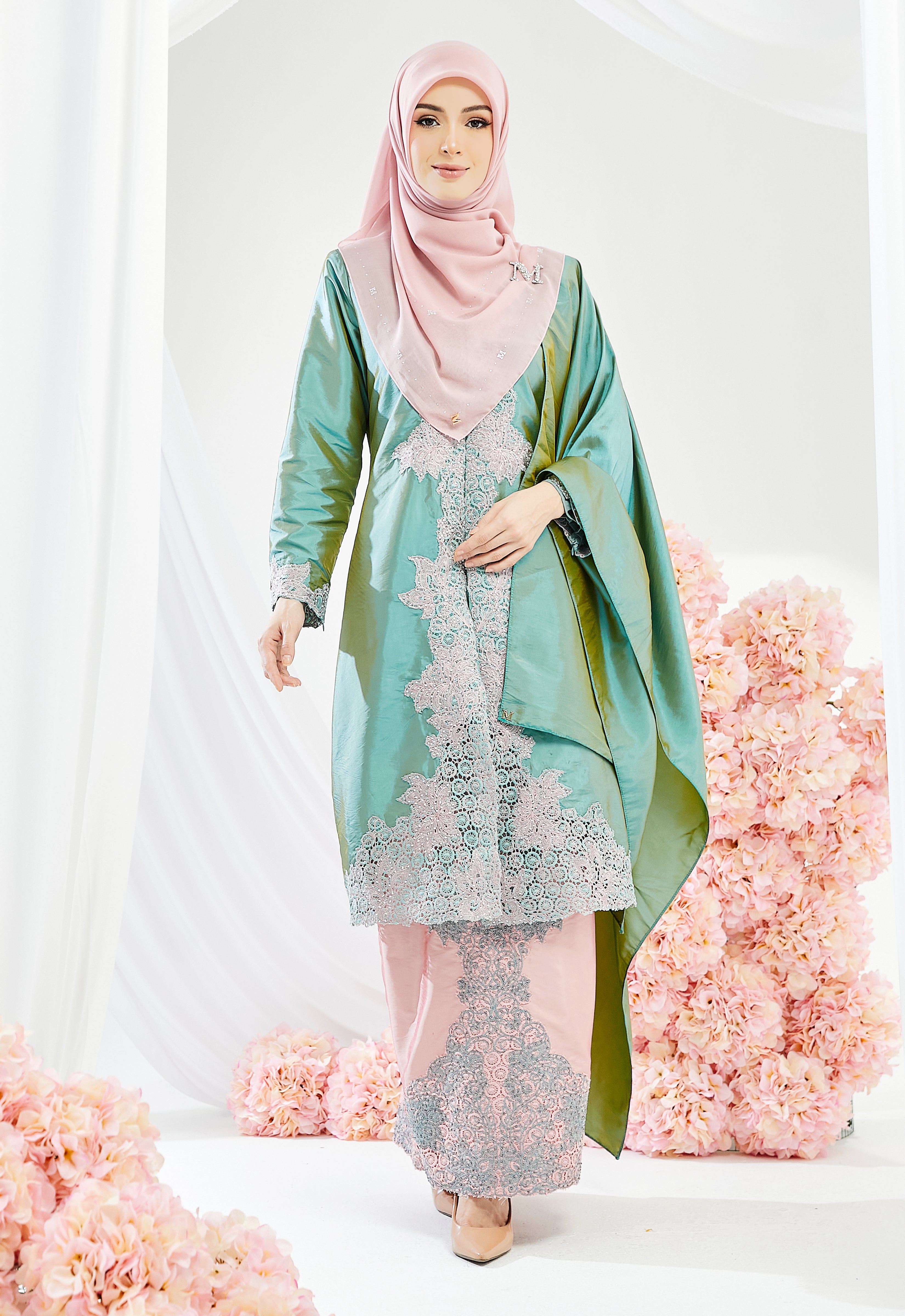 TENGKU AZURA KEBAYA RIAW - GREEN PINK