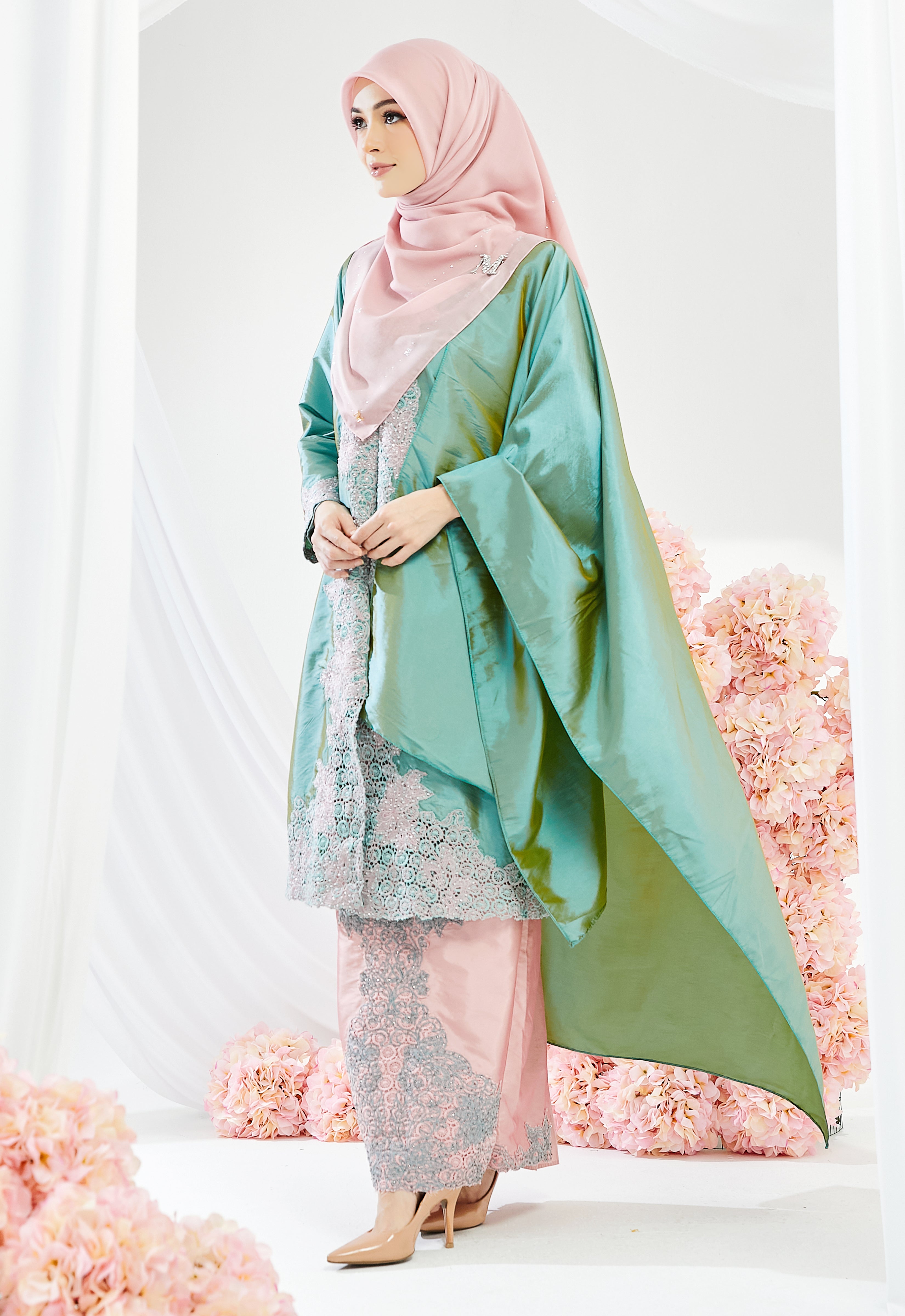 TENGKU AZURA KEBAYA RIAW - GREEN PINK