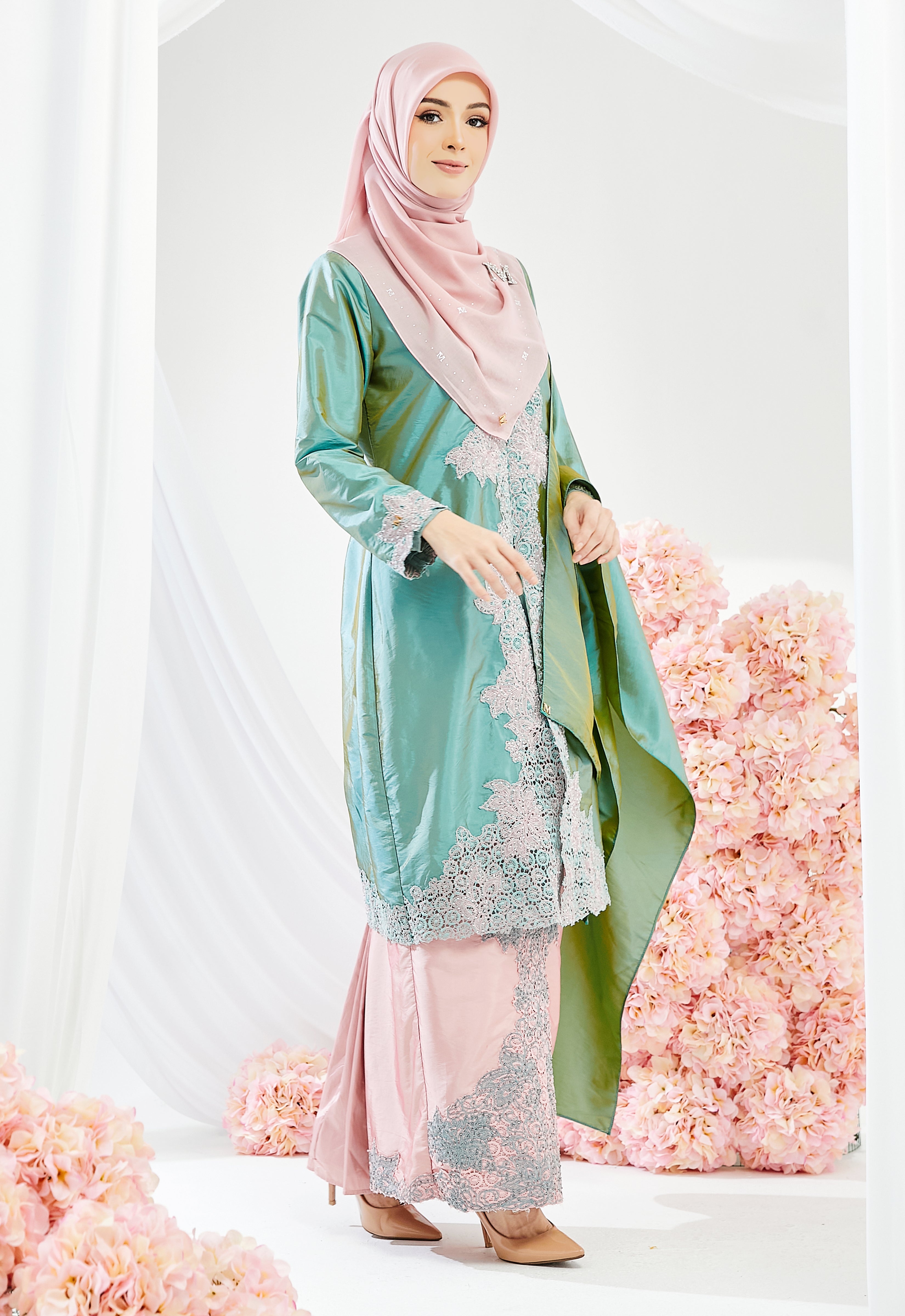 TENGKU AZURA KEBAYA RIAW - GREEN PINK