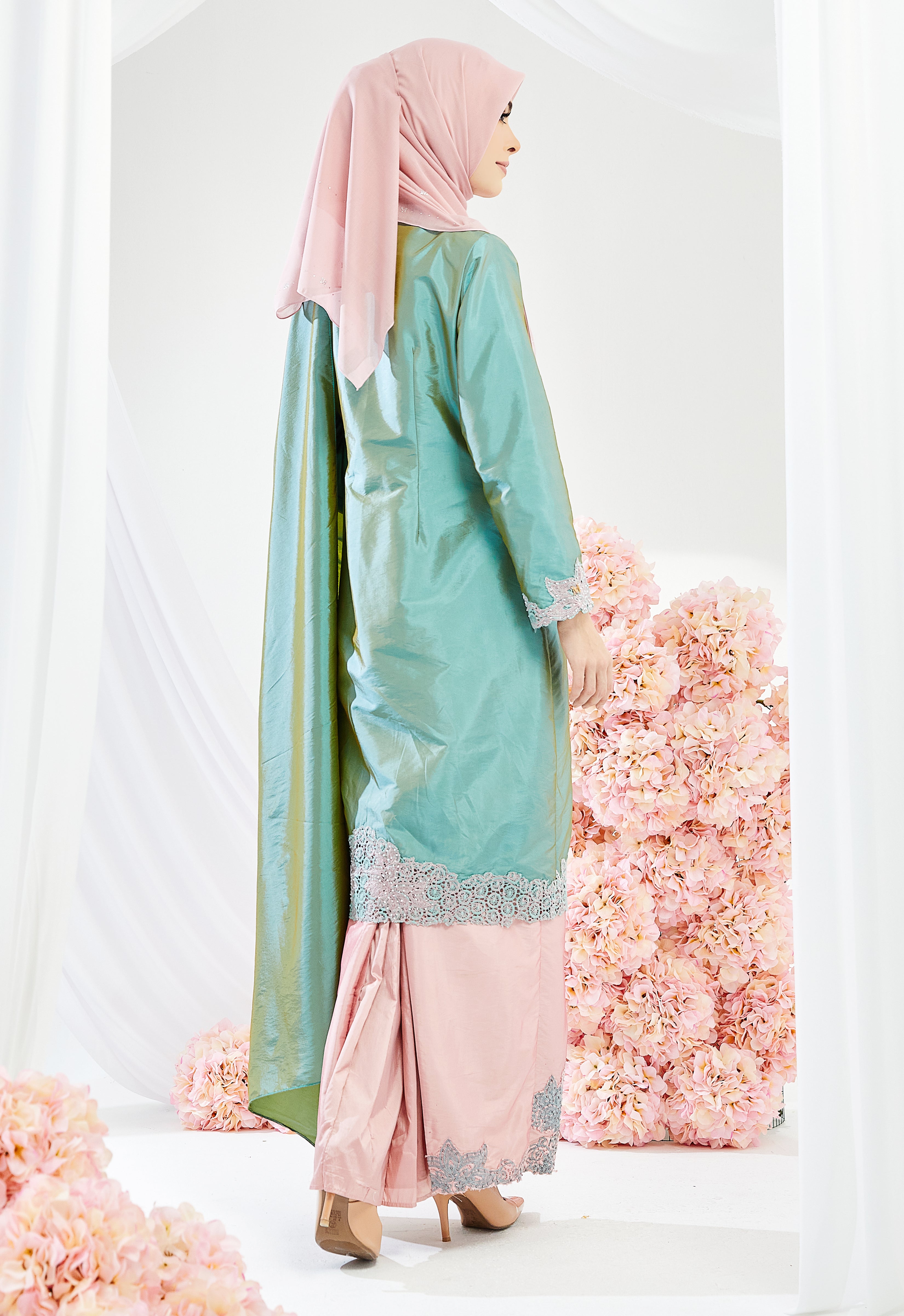 TENGKU AZURA KEBAYA RIAW - GREEN PINK