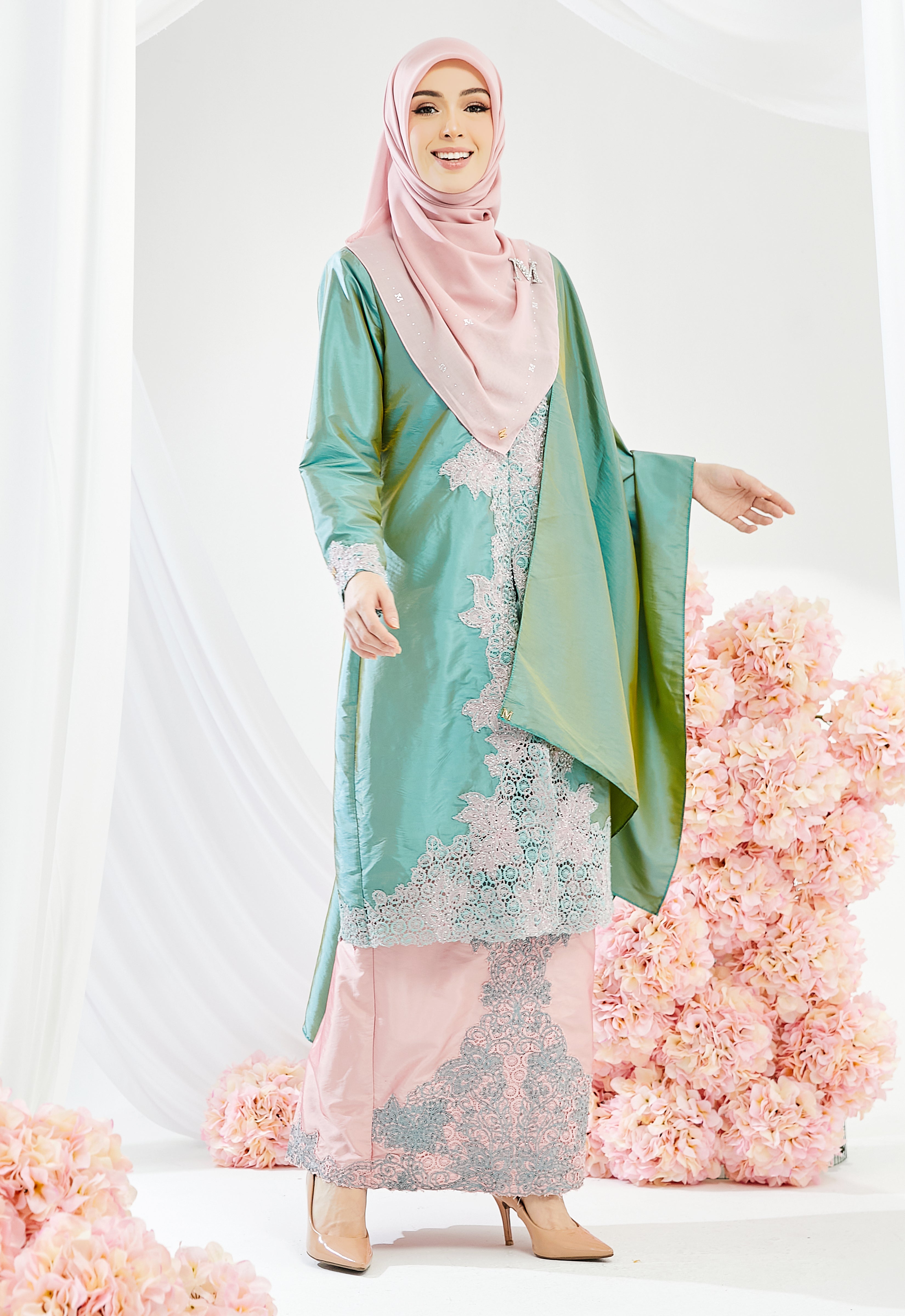 TENGKU AZURA KEBAYA RIAW - GREEN PINK