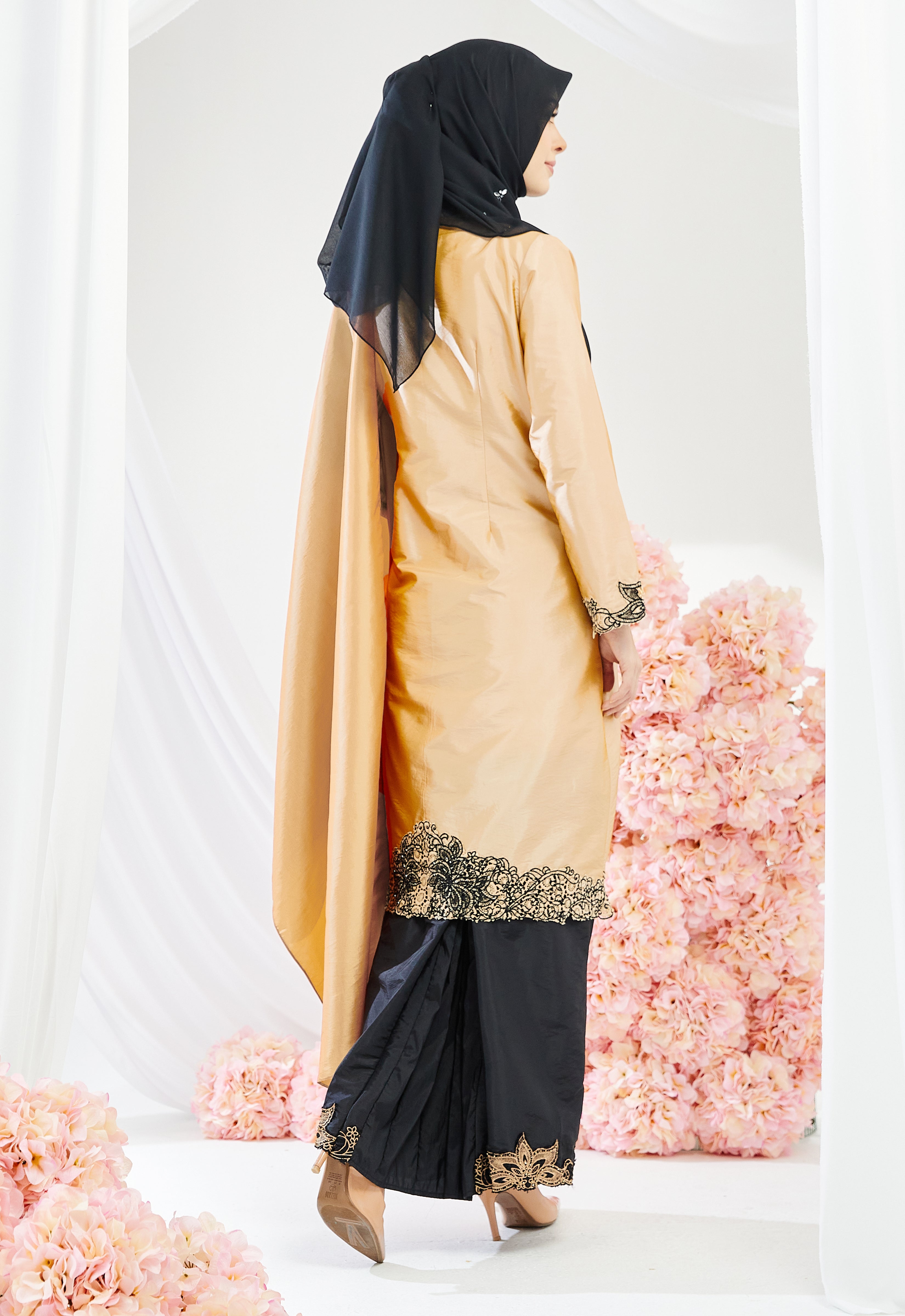 TENGKU AZURA KEBAYA RIAW - GOLD BLACK