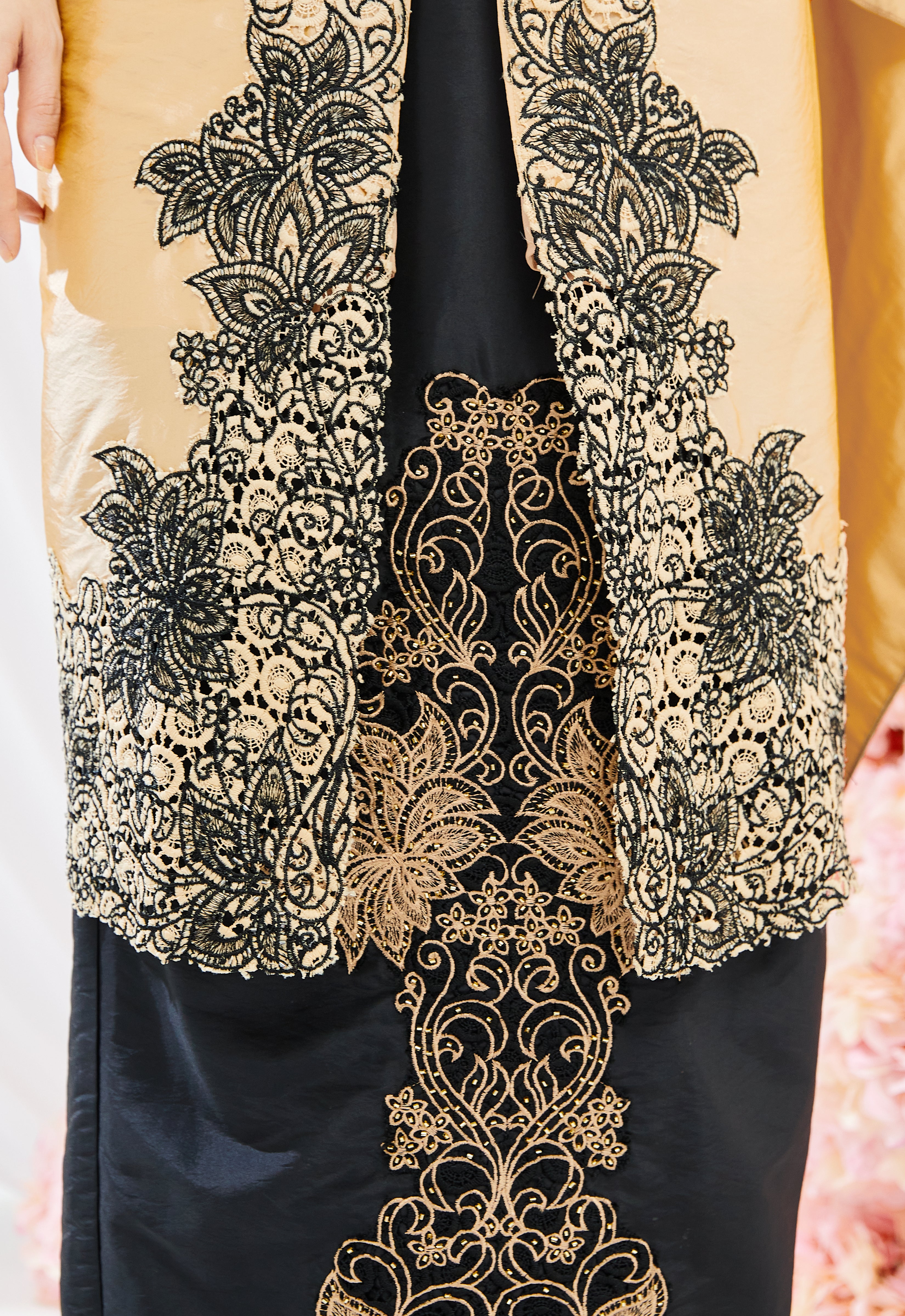 TENGKU AZURA KEBAYA RIAW - GOLD BLACK