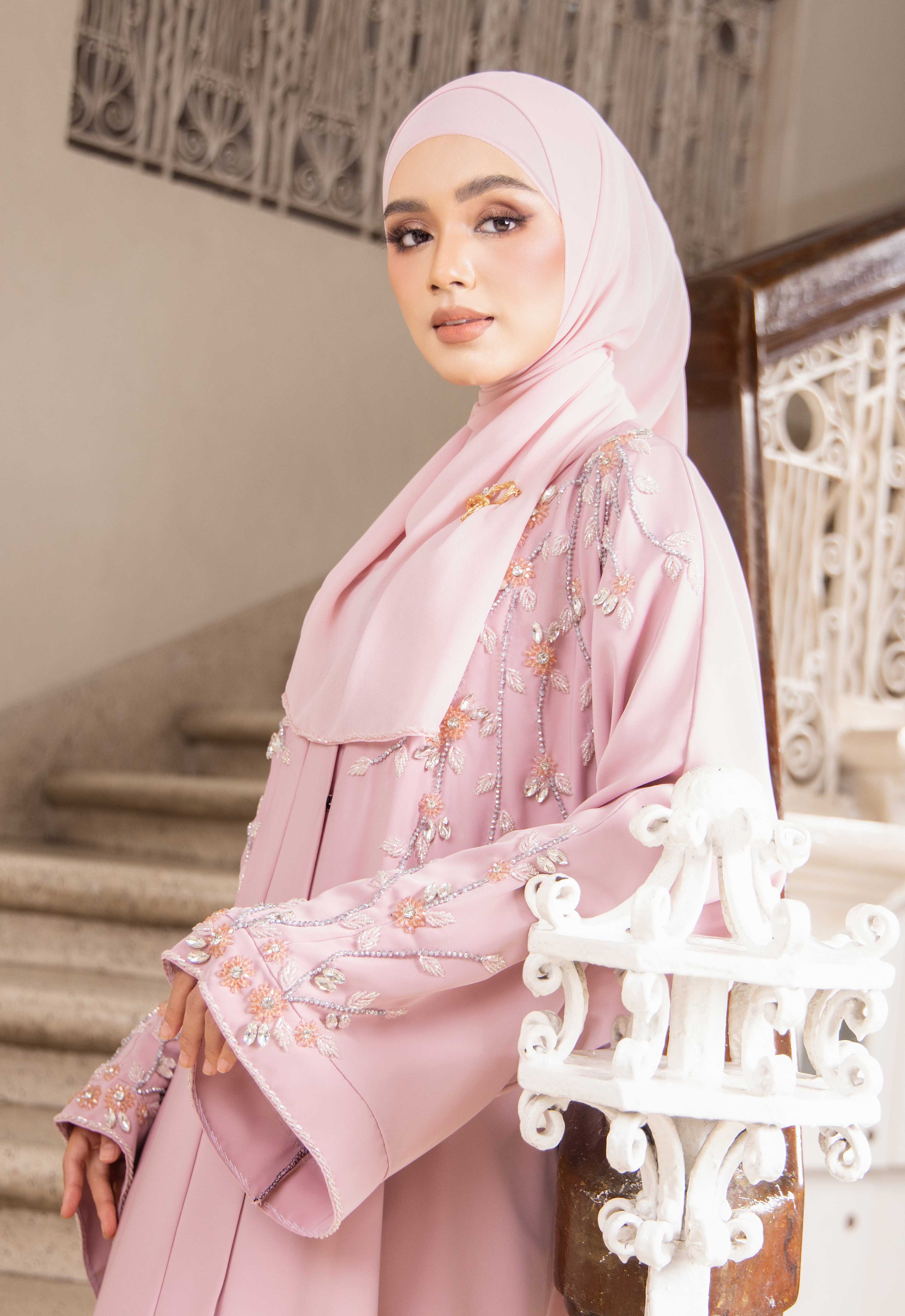 TASNEEM LUXE ABAYA - PINK