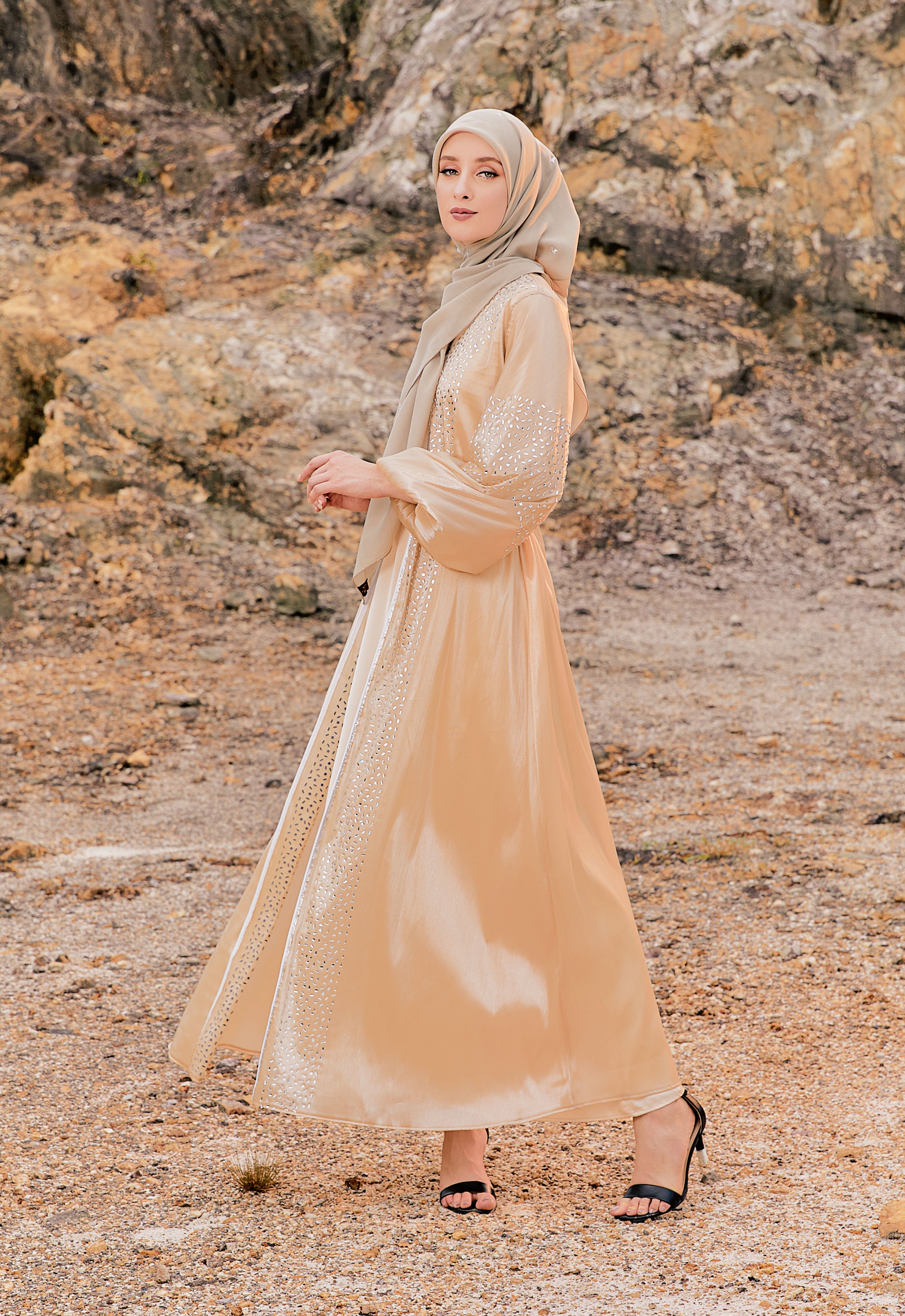 ZAHEERA ABAYA 2.0 - CHAMPAGNE