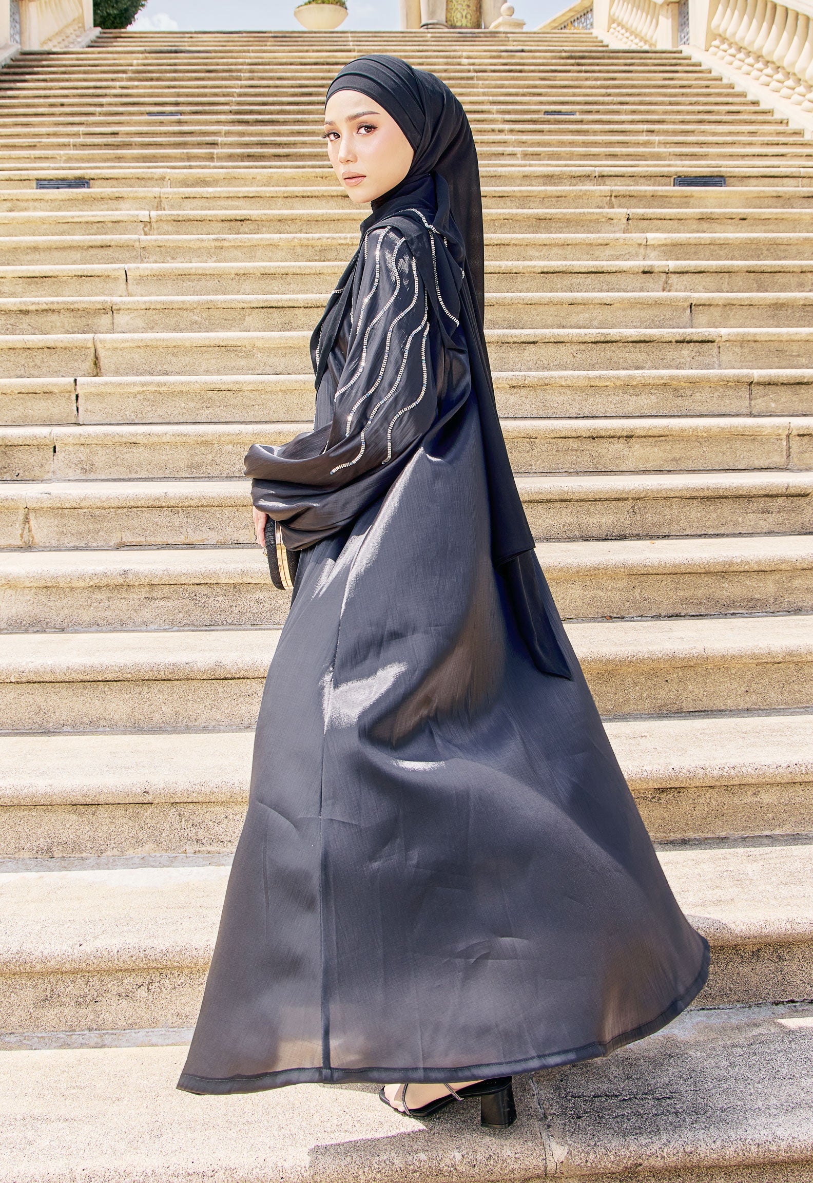 ZAHRAA LUXE ABAYA - BLACK